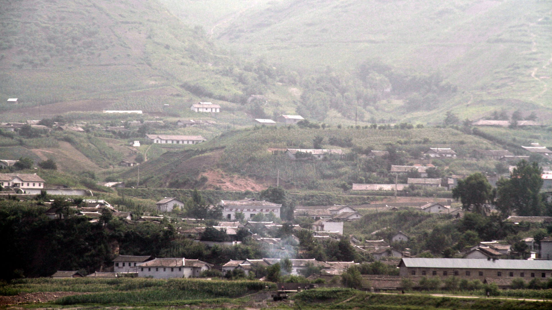 Photograph of the North Korean town of Manpo seen from the Ji'a…