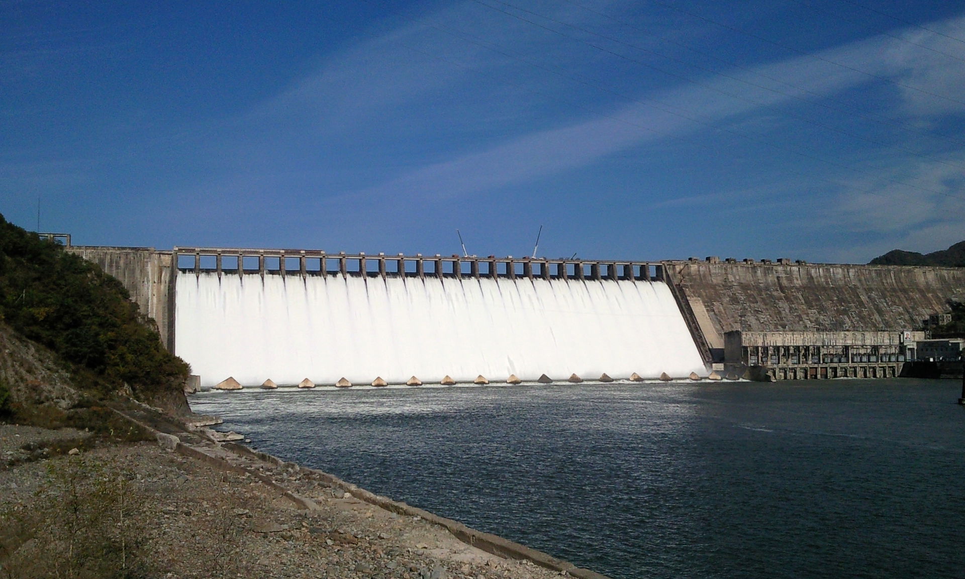 The Supung Dam on the Yalu River bordering China and North Kore…