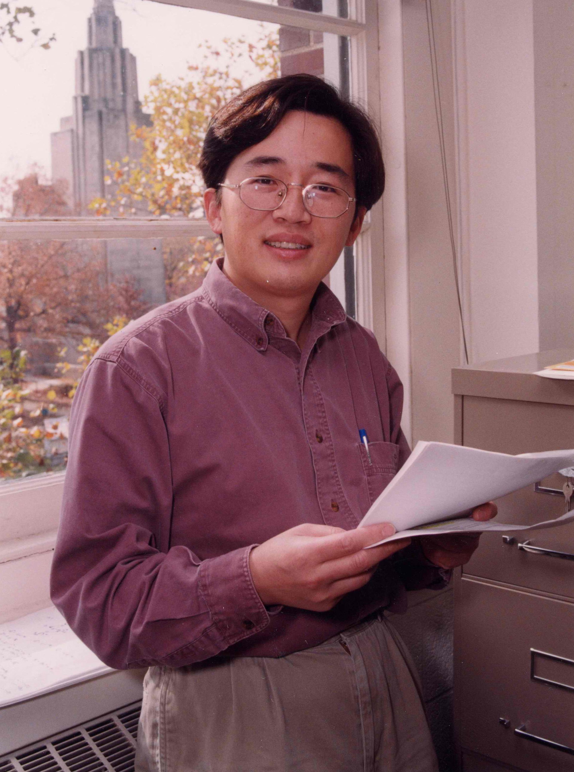 Image of professor Yonggang Huang