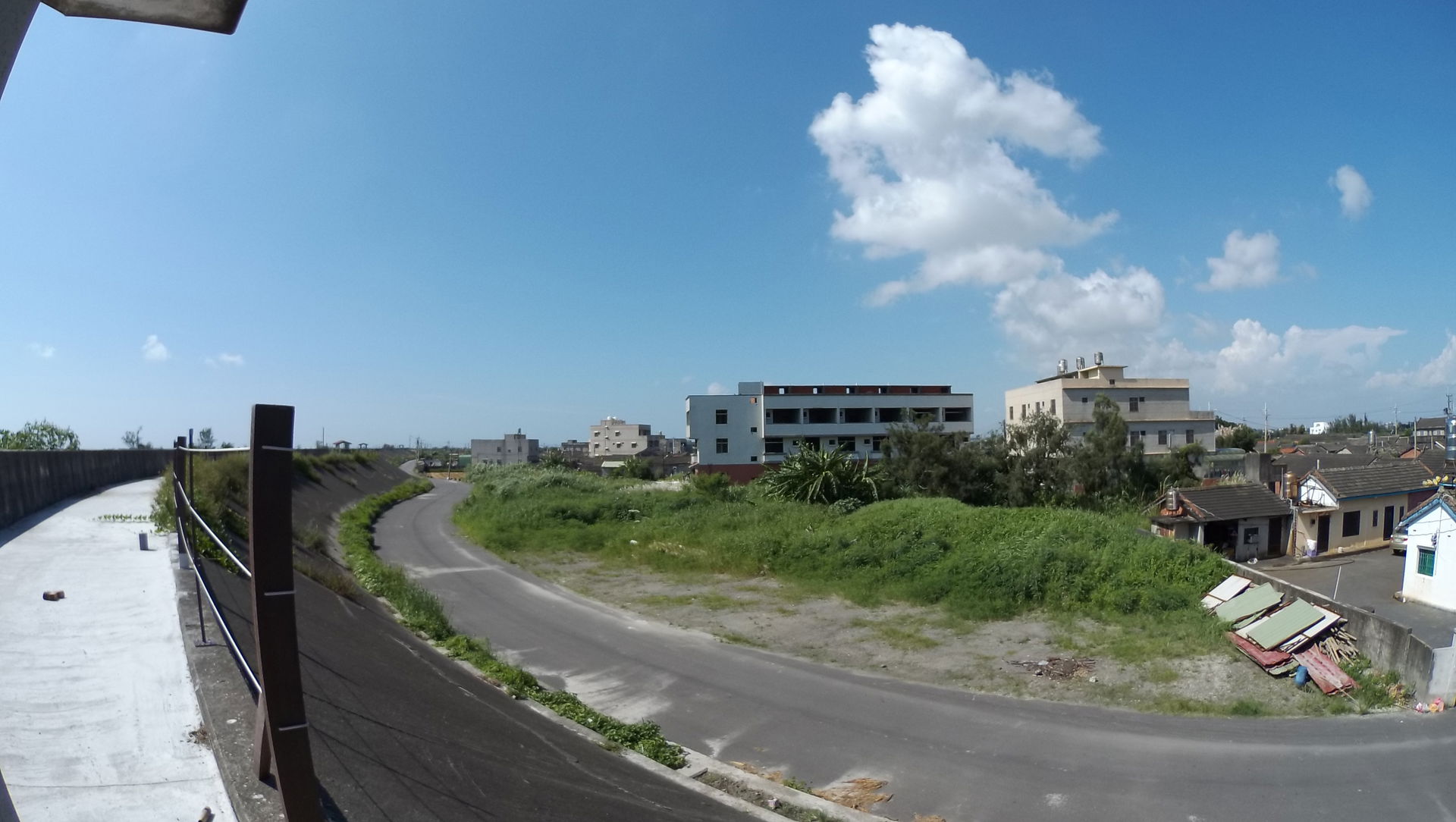 ​廢棄的建築，已成附近居民鴨子的住所