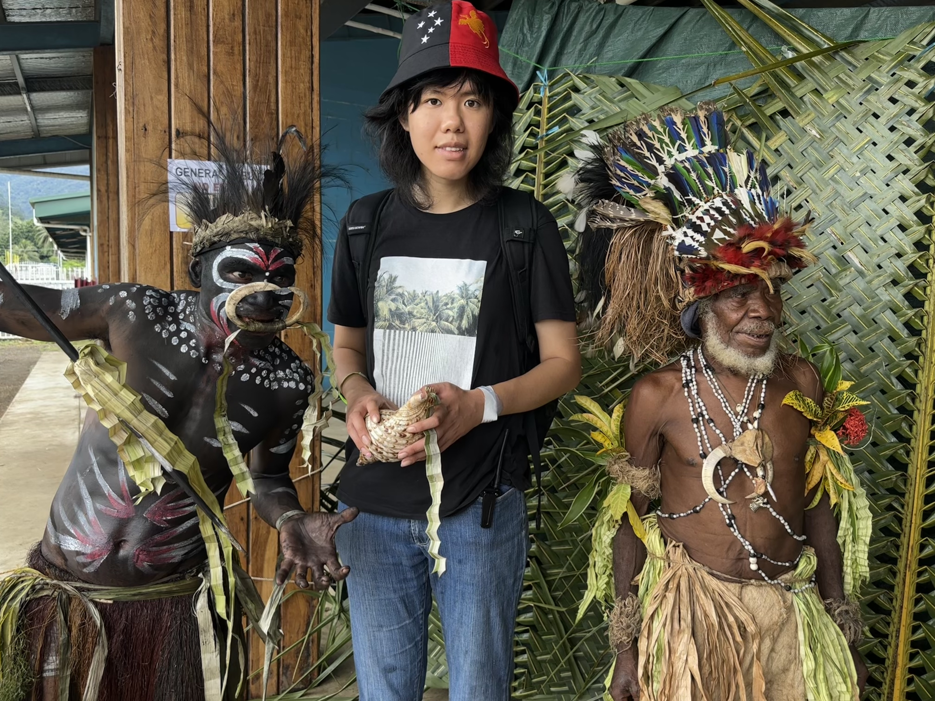 User:Viva Nicolás (centre) in real life Alotau, Papua New Guine…