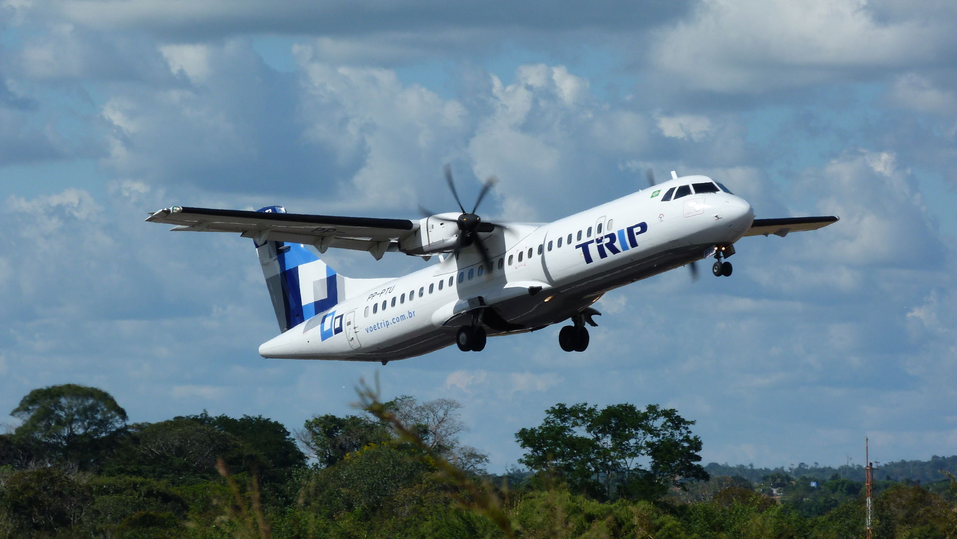 Photo taken by spotting during takeoff of ATR 72-500 PP-PTU fli…