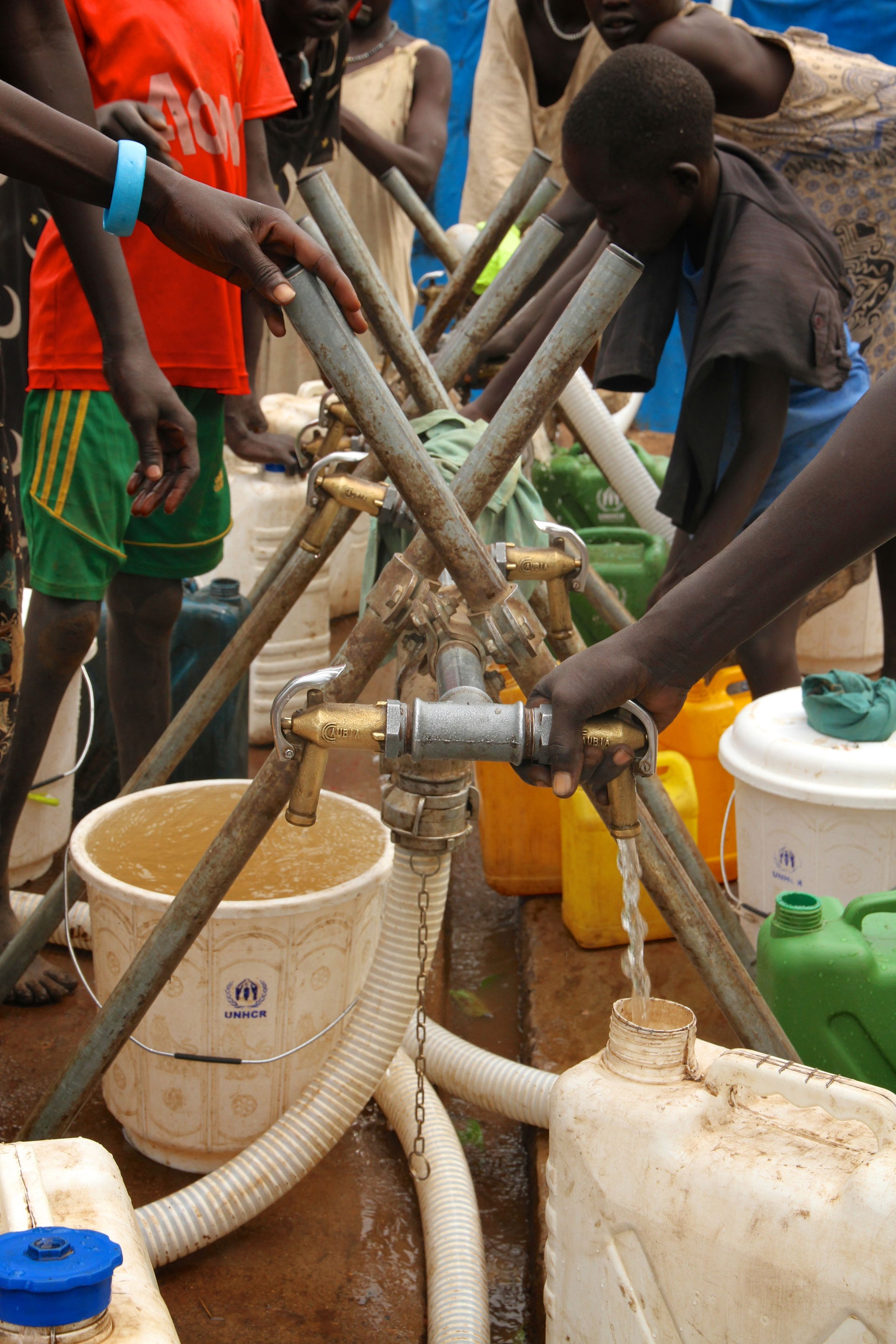 Oxfam is providing clean drinking water to over 100,000 refugee…
