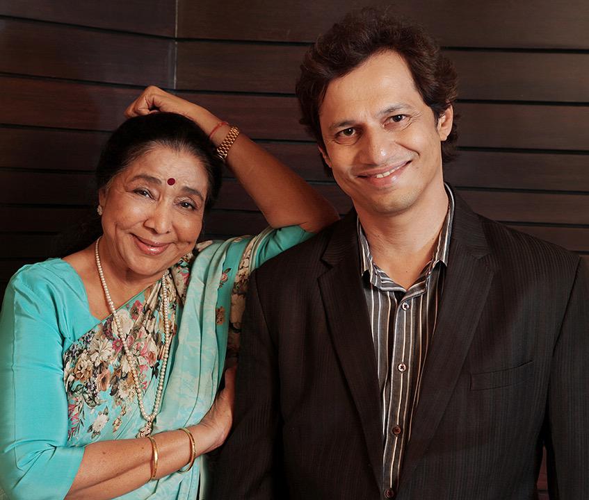 Mandar Agashe with Asha Bhosle in April 2016 during a press int…