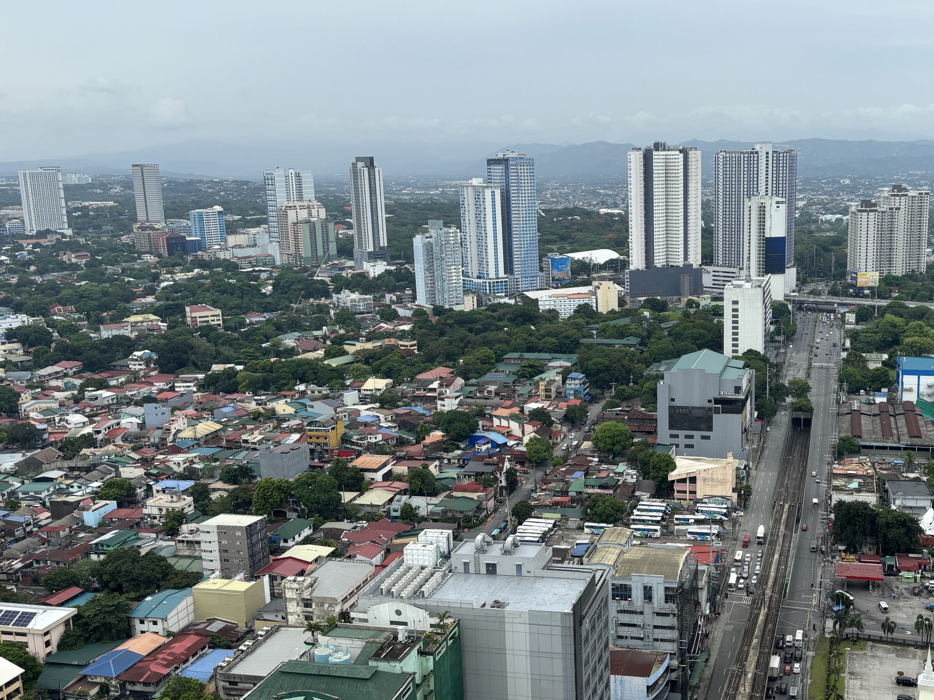 Taken in condominium near Anonas station facing east.
Area capt…