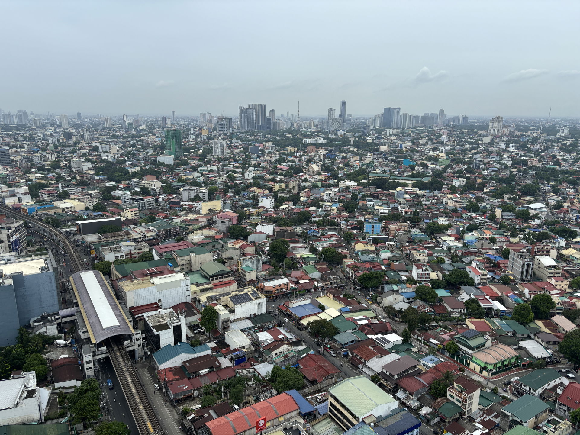 Taken in a condominium near Anonas station, facing northwest.
A…