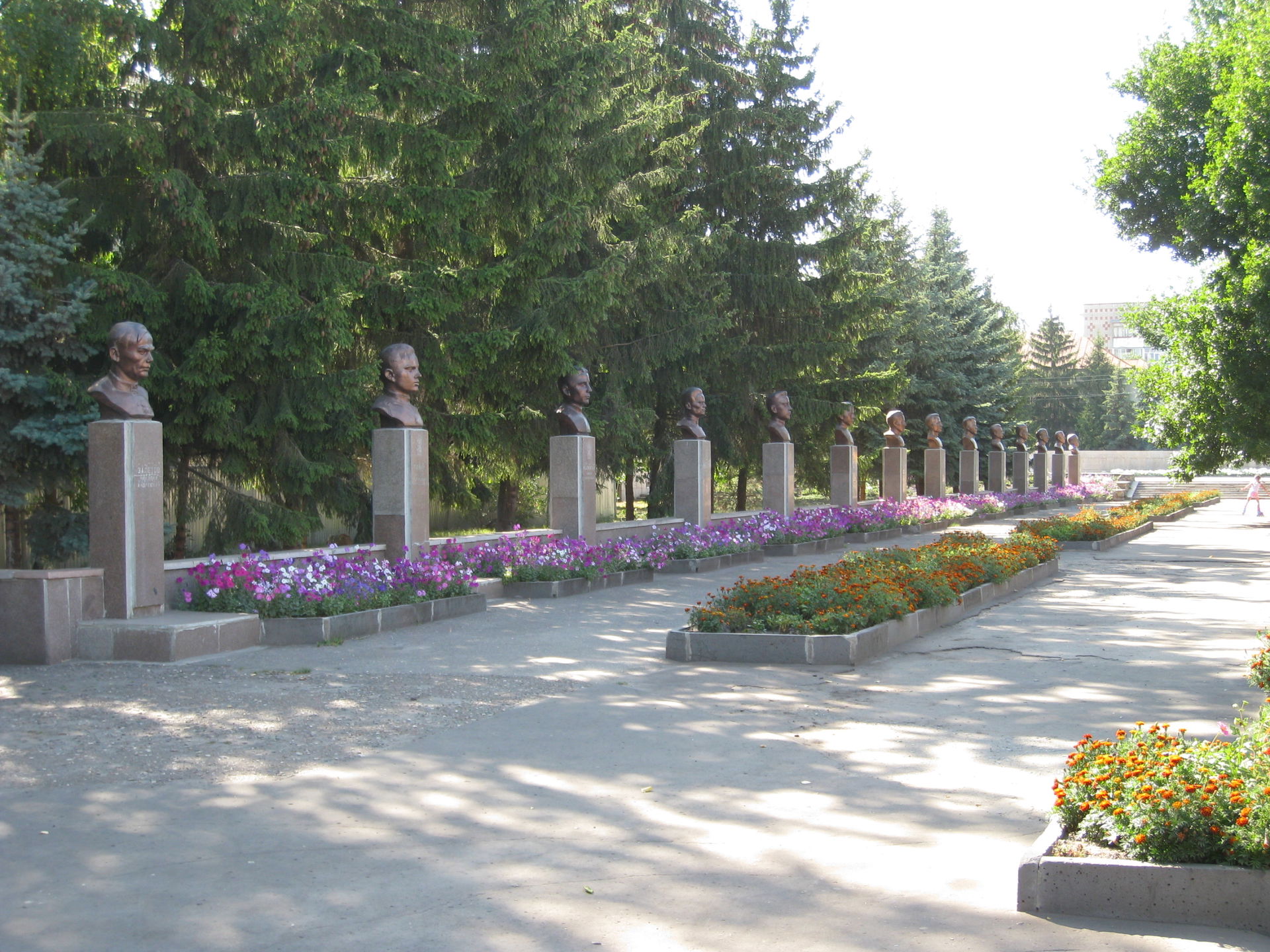 Галерея с бюстами героев Великой Отечественной Войны, 2009 год
