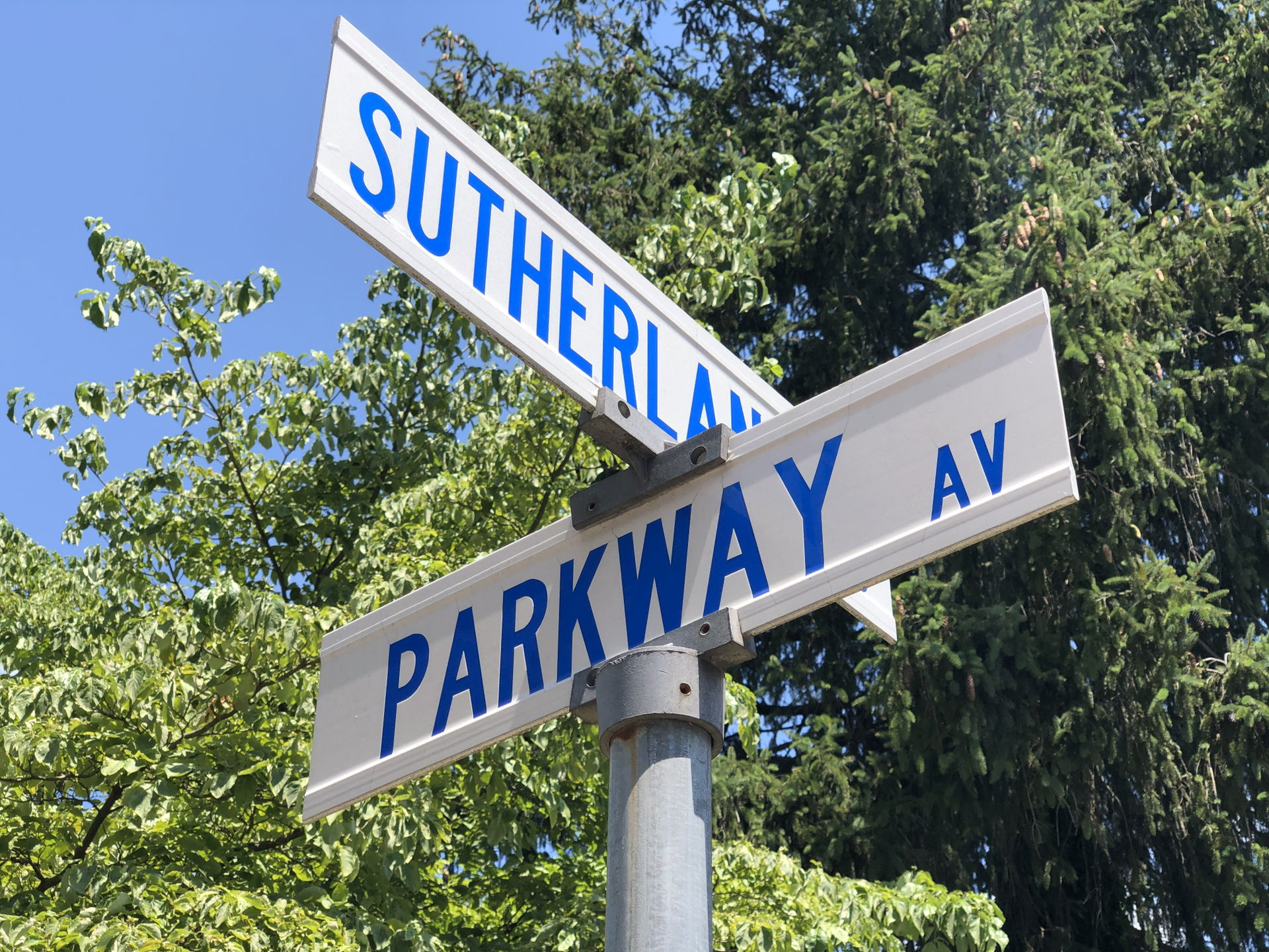 Sign at the intersection of Mercer County Route 634 (Parkway Av…