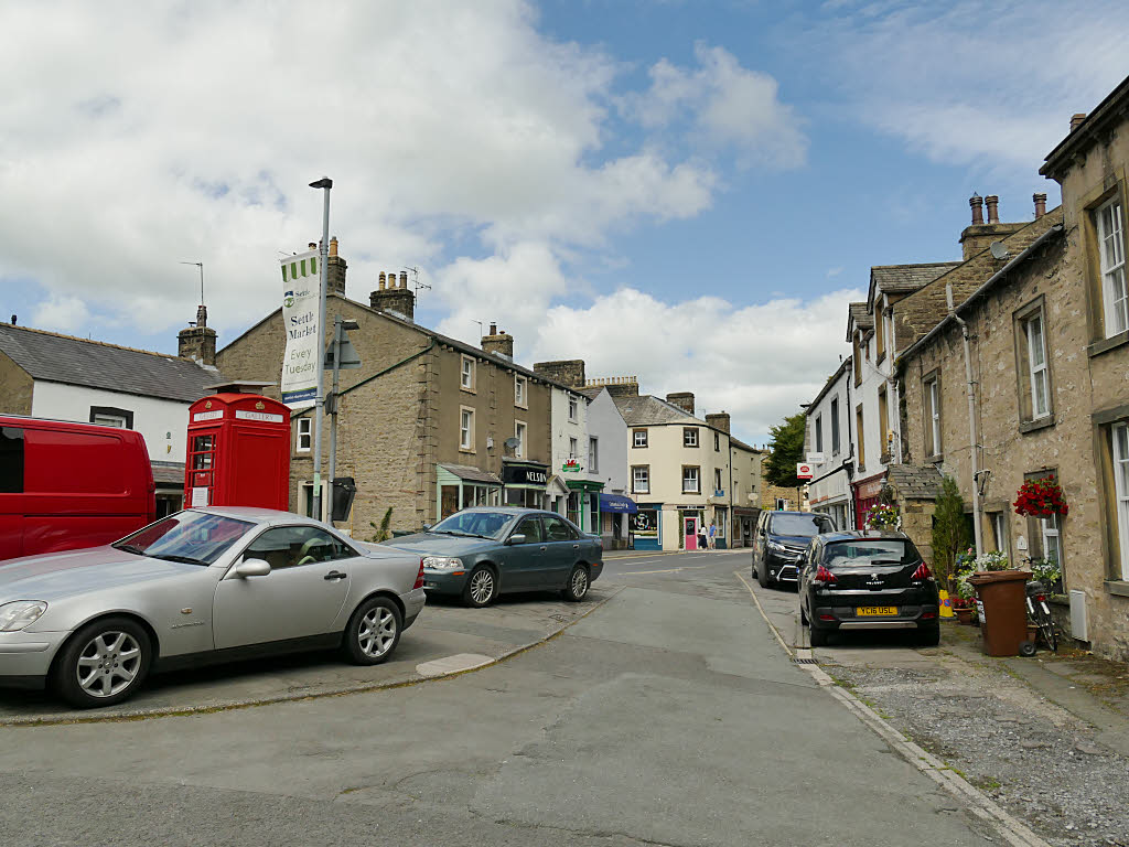 The Triangle, Settle