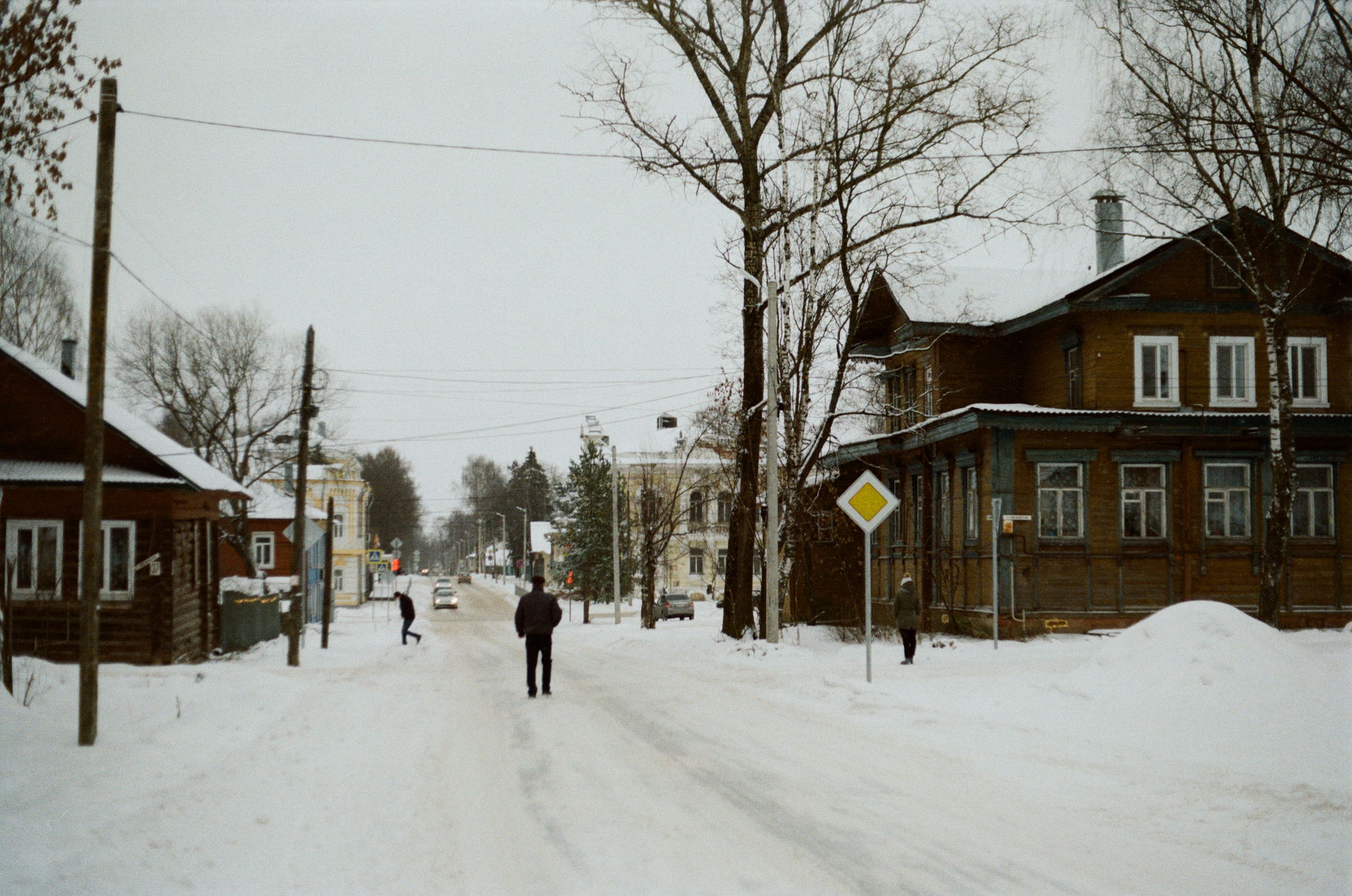 Рядовая застройка в Бежецке. 
Kodak Proimage 100