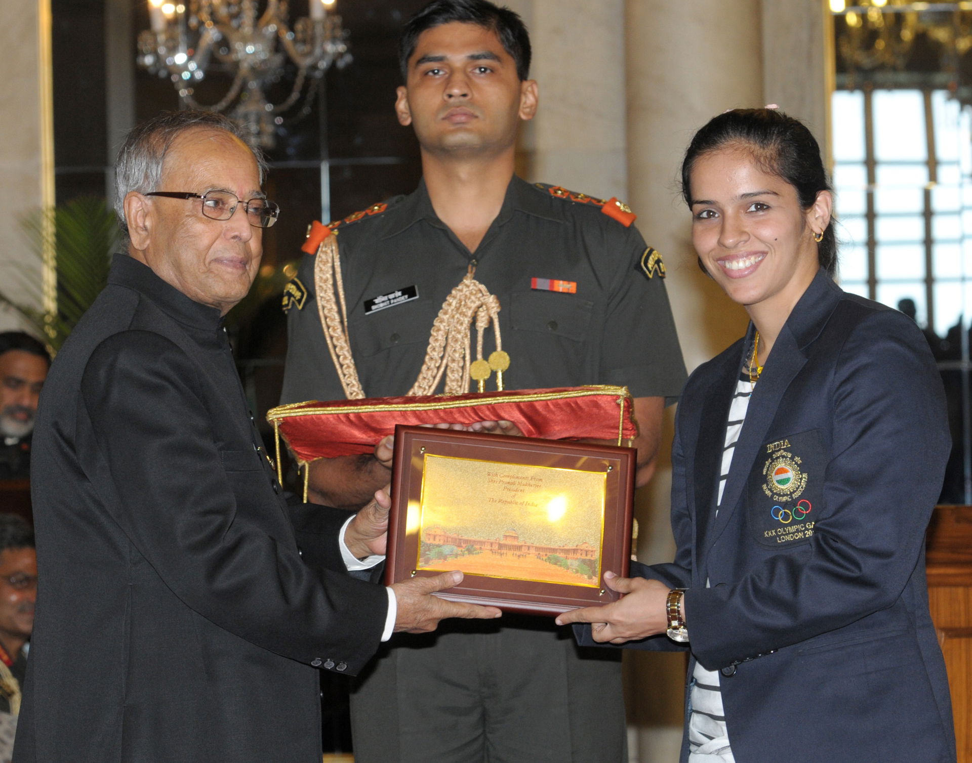 The President, Shri Pranab Mukherjee felicitates Ms. Saina Nehw…