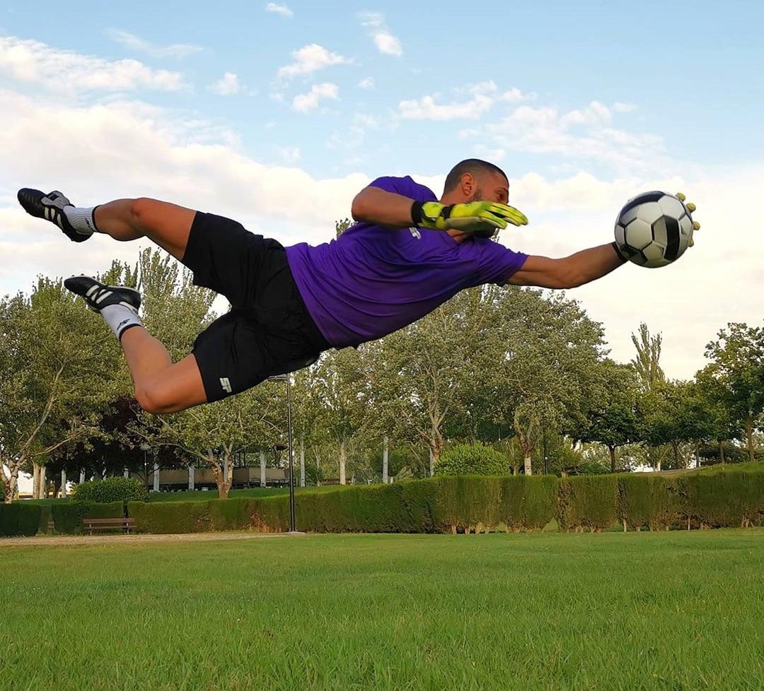 Goalkeeper of the glorious Colico Sur sports club in the city o…