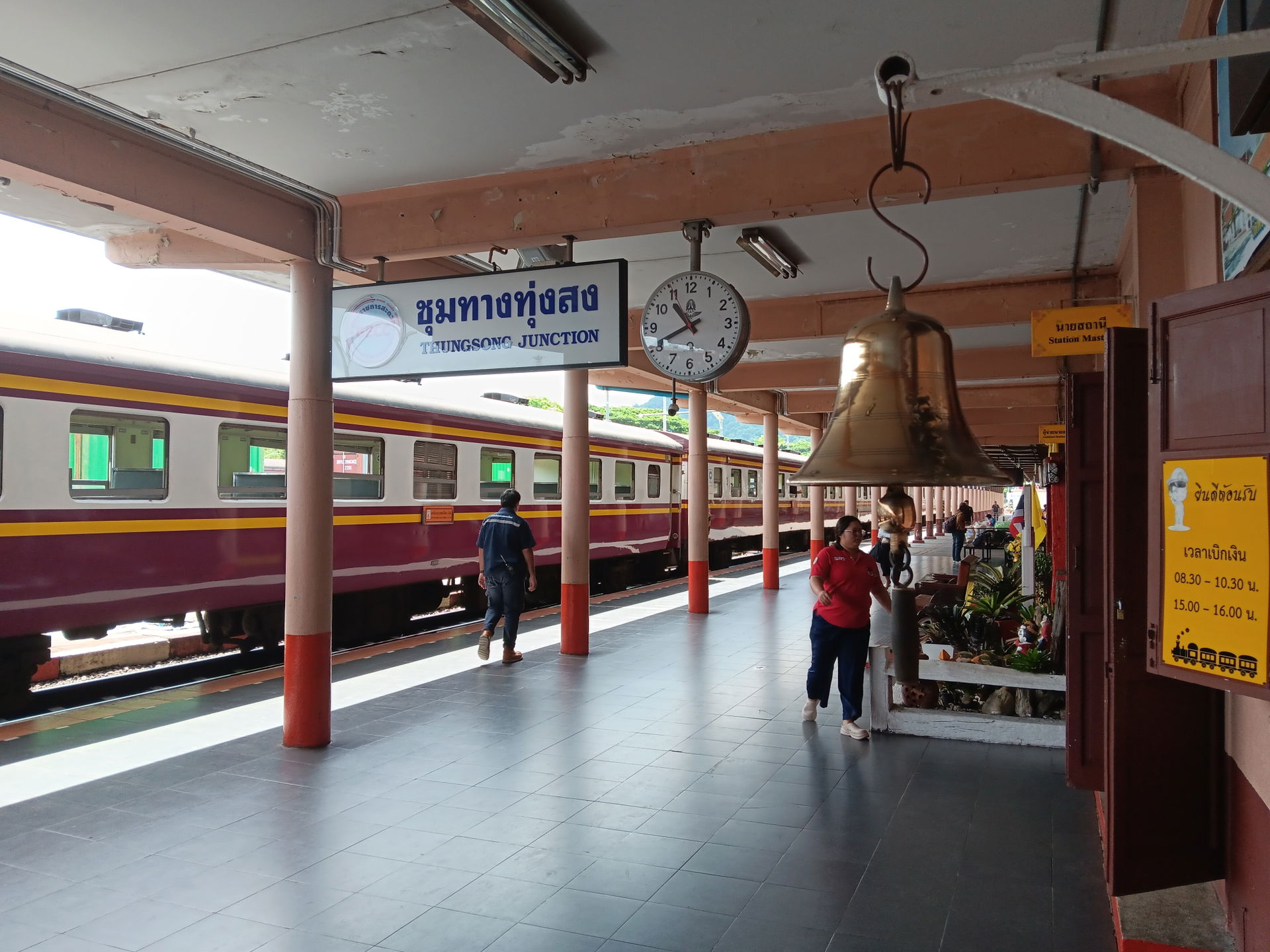 Thung Song Railway Station, platform side