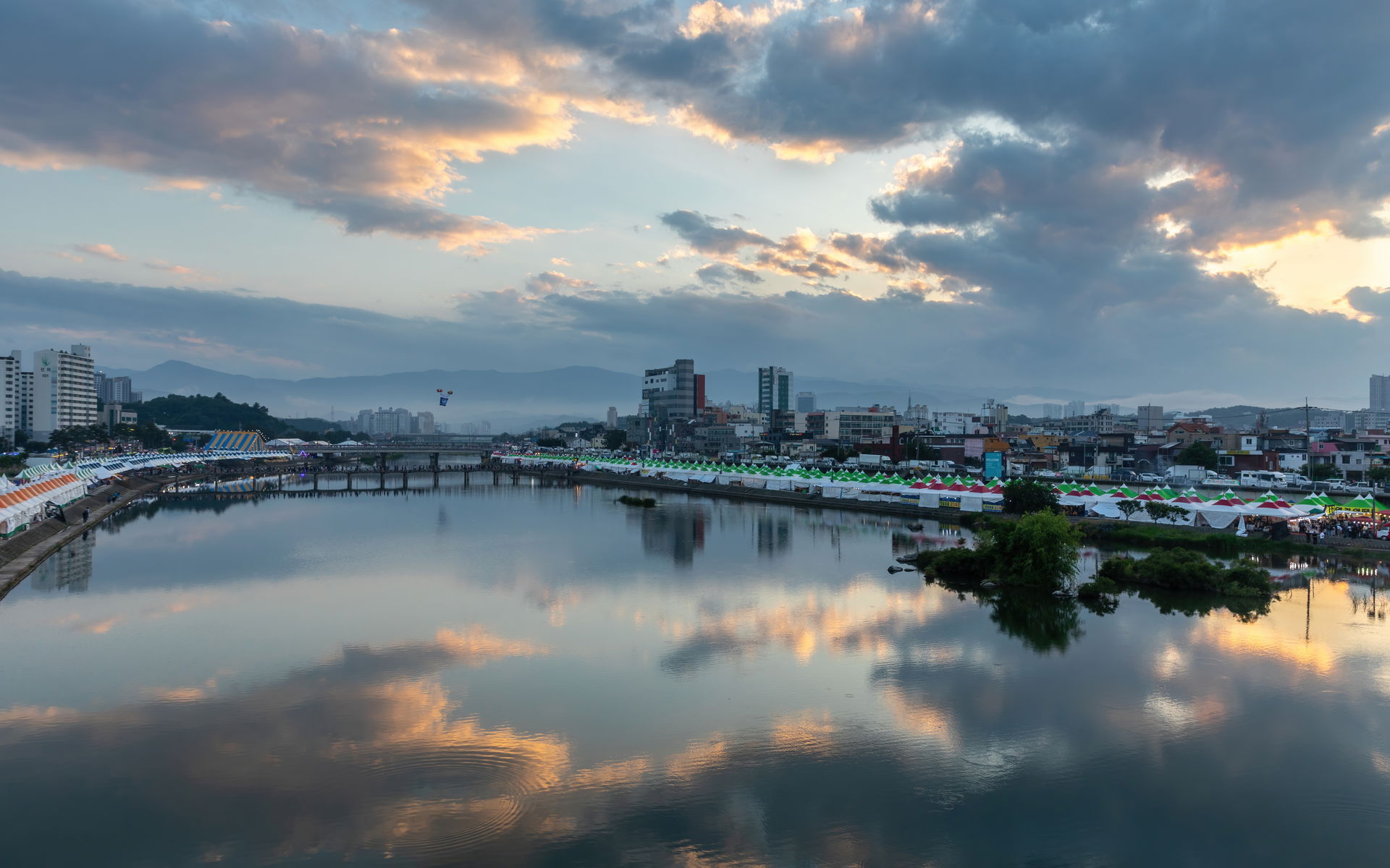 Namdae stream water reflection of colorful clouds from Wolhwagy…