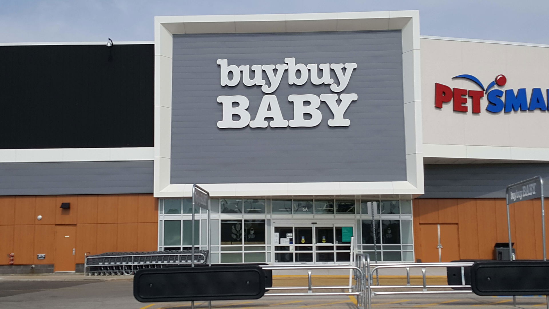 buy buy BABY store at Oakville Place