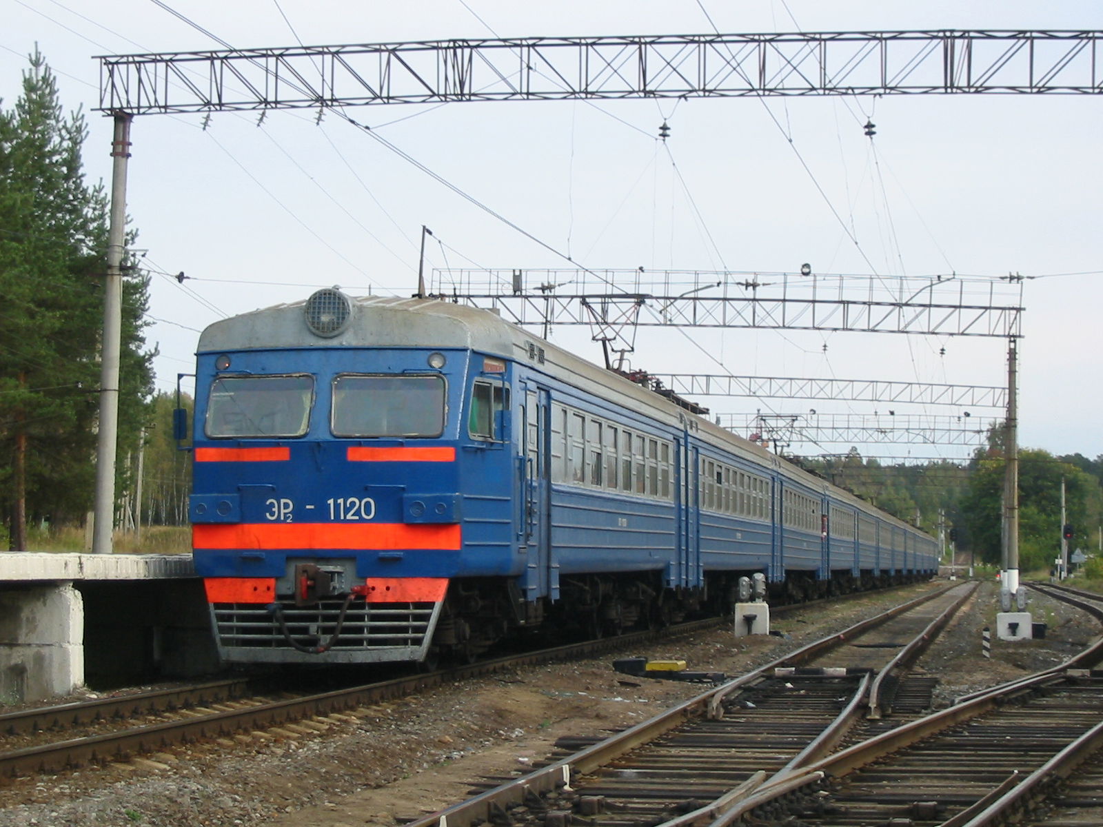 RZD ER2-1120 at Krasnoarmeysk railway station