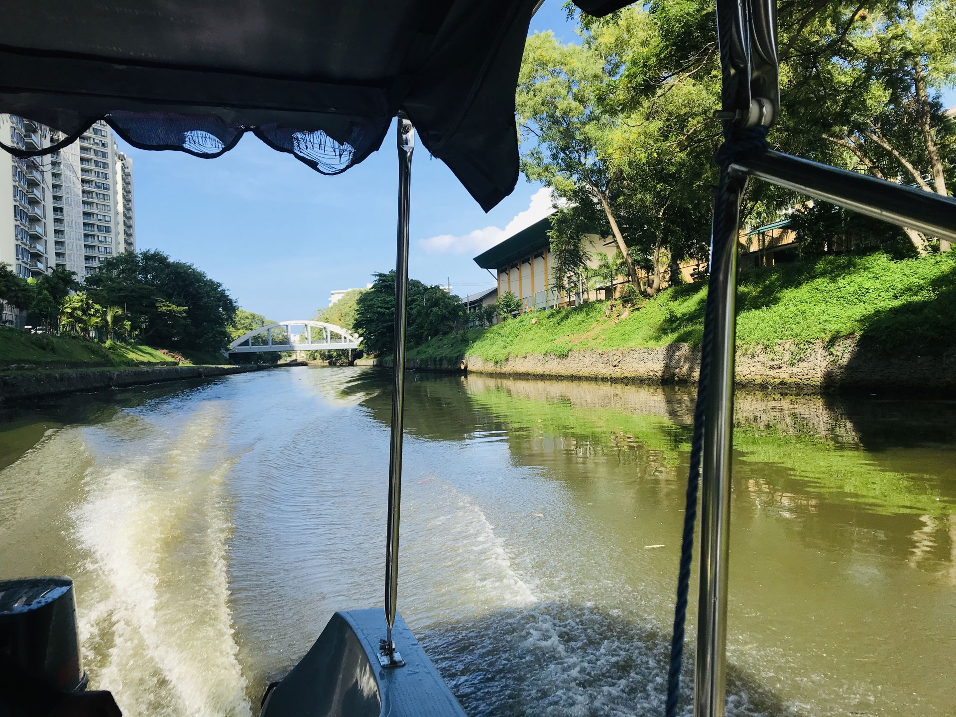 A scenary of the waterway from Diyatha Uyana (Battaramulla) to …
