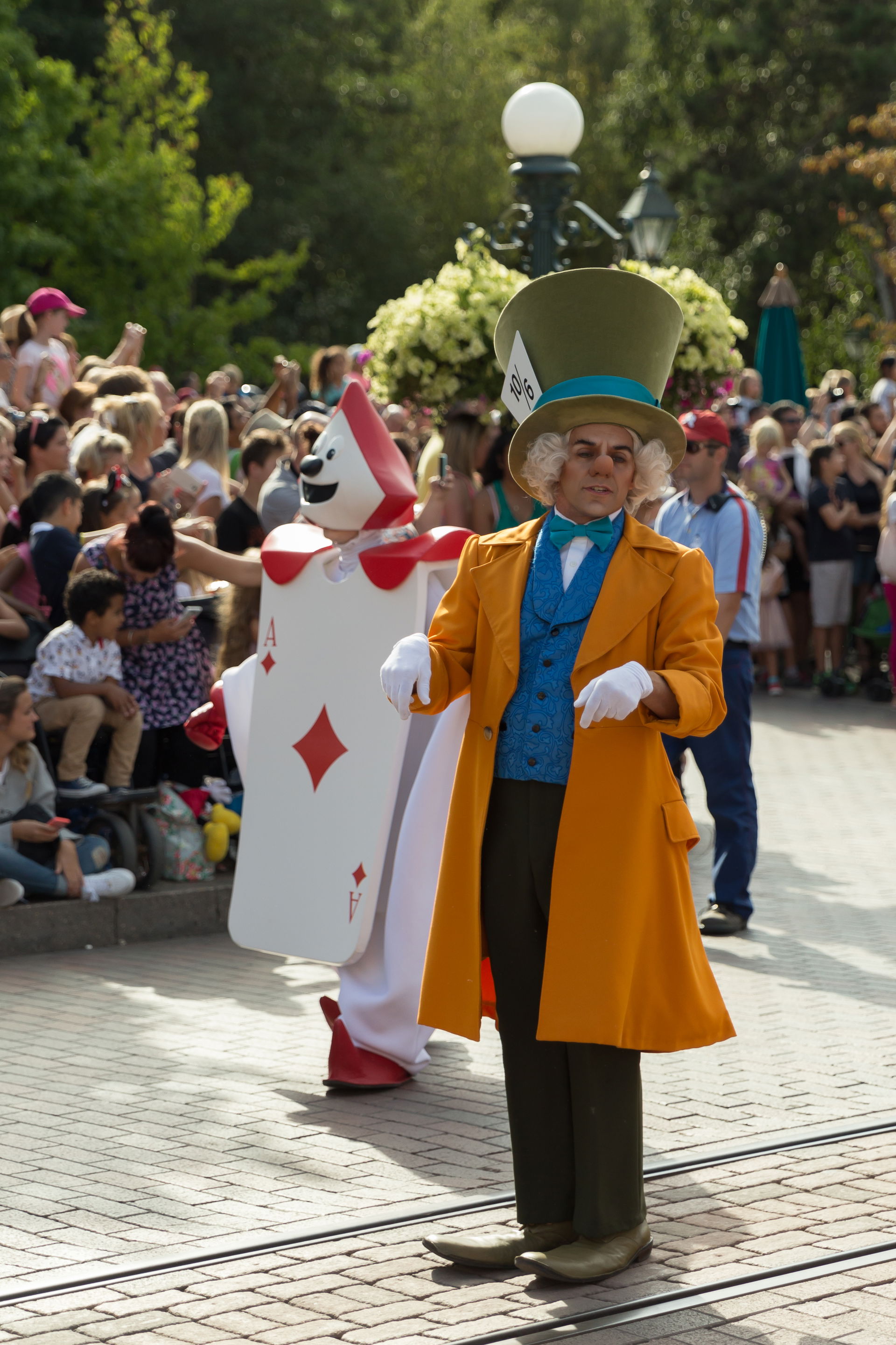The Mad Hatter of Alice in Wonderland at the Disney Magic On Pa…