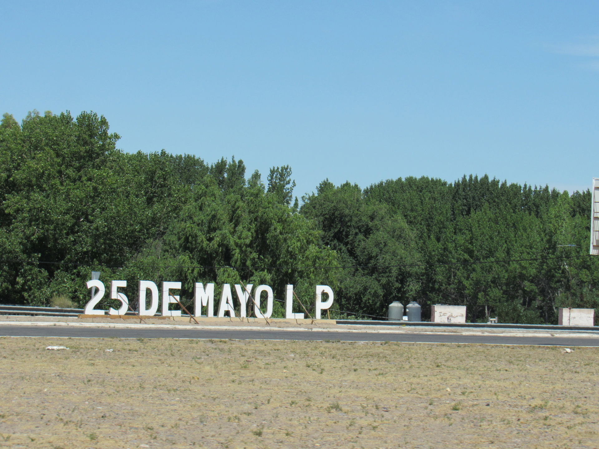 Entrada 25 de mayo, La Pampa desde la Ruta Nacional 152