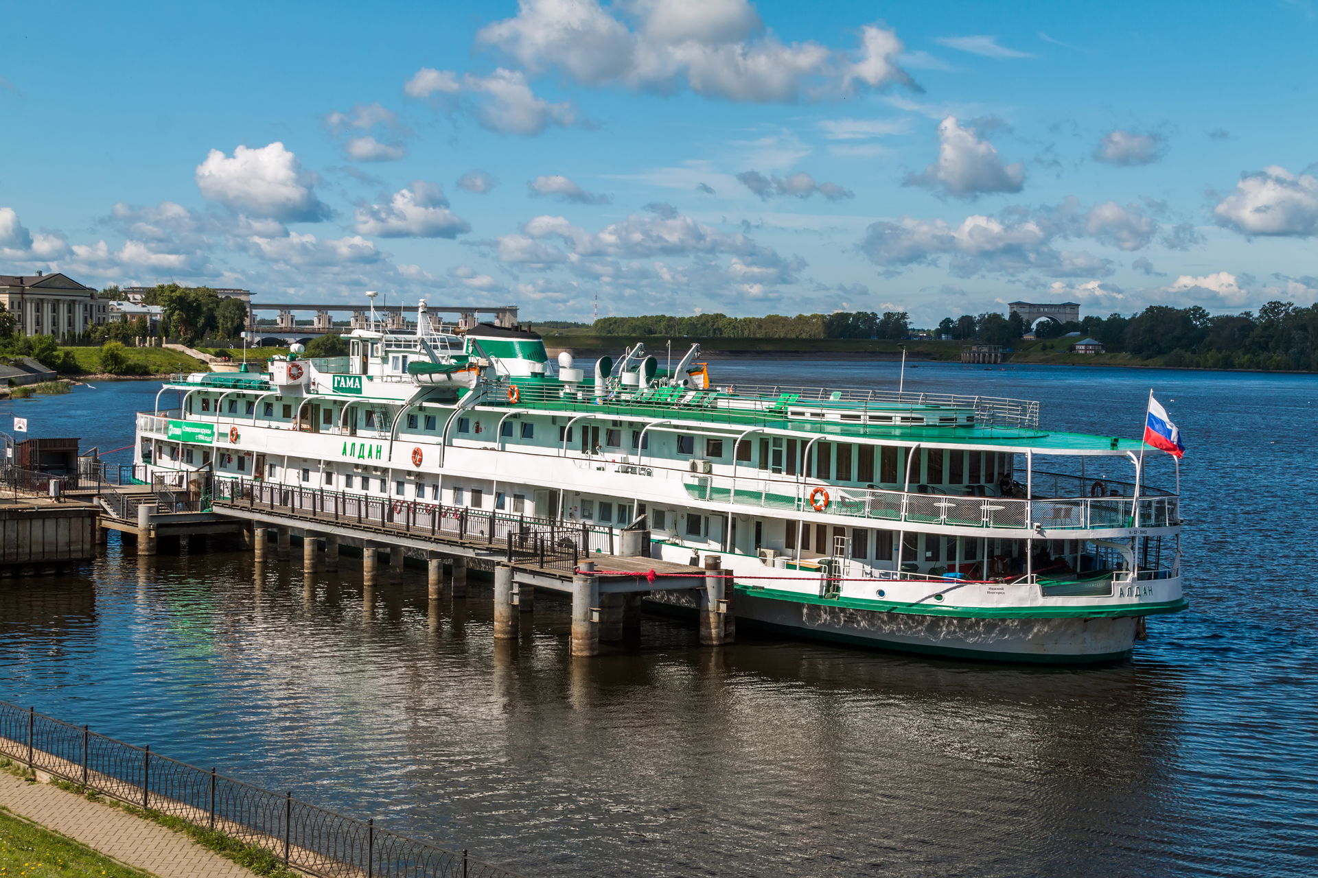 Aldan river cruise ships in Uglich