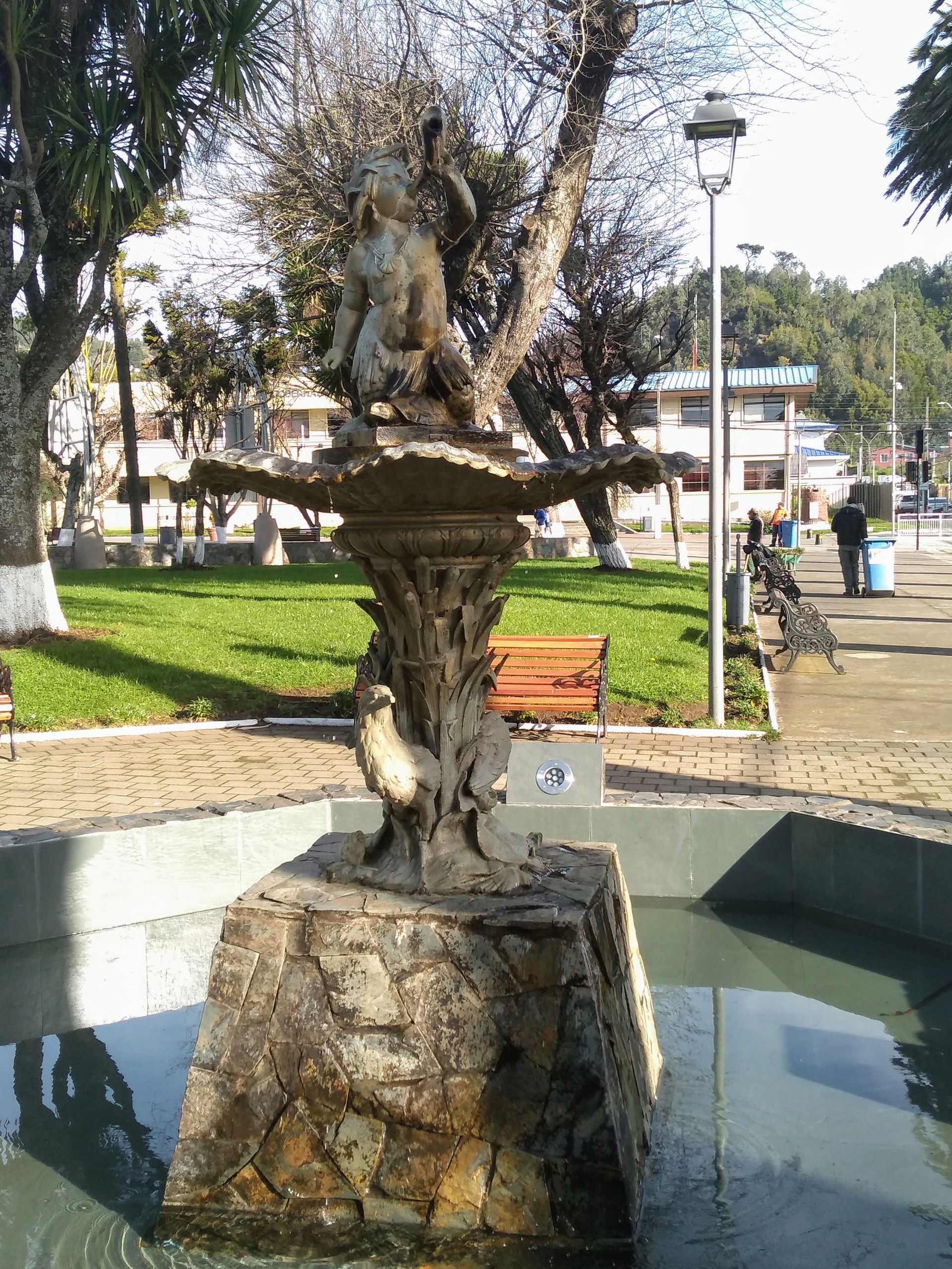 Fuente de agua del Niño Pez, ubicada en la plaza de Armas de Le…