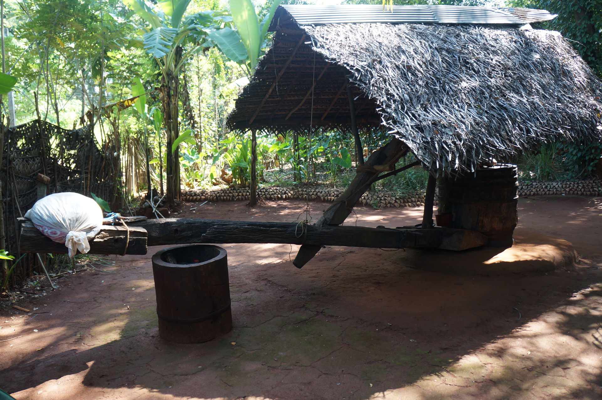 Moulin à huile dans Matale herbal & Spice Garden.- (Sri La…