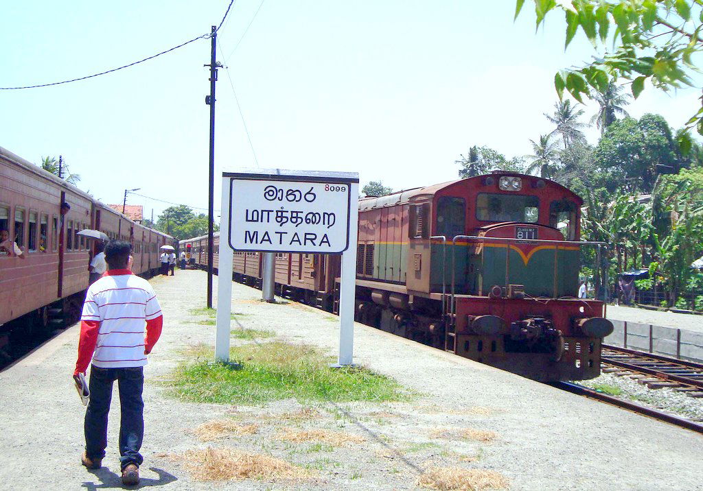 M7 811 pulling an express train into Matara Station