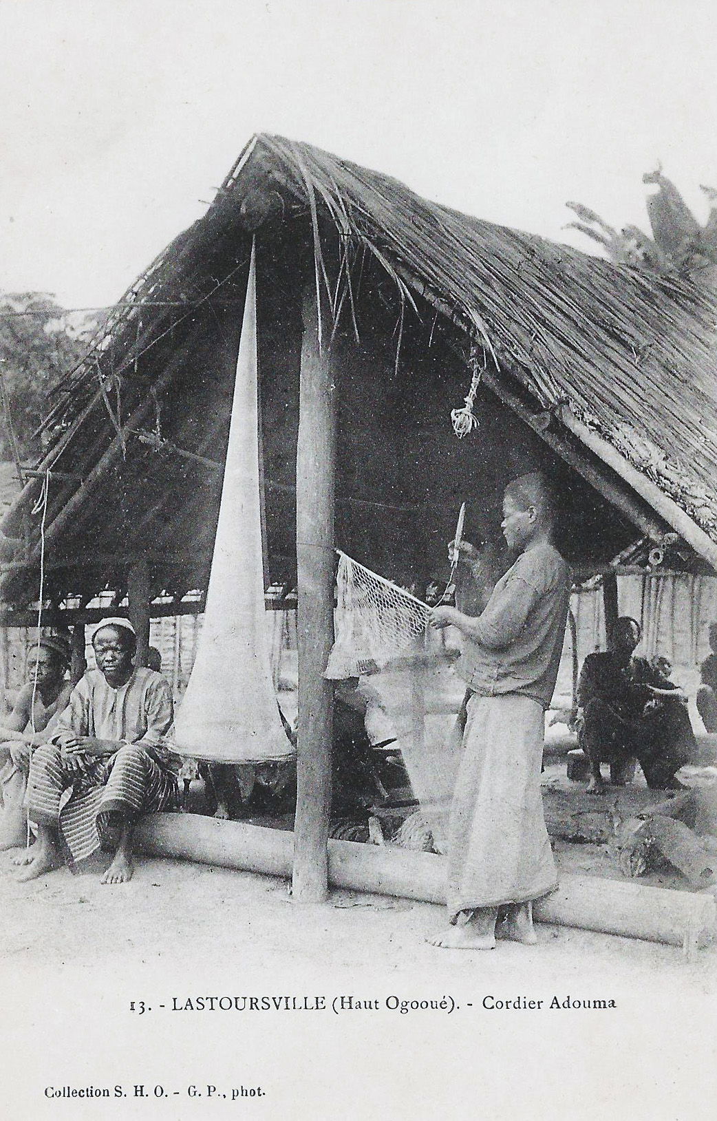 * Lastoursville (Haut-Ogooué). Cordier Adouma. 
Collection S.H.…