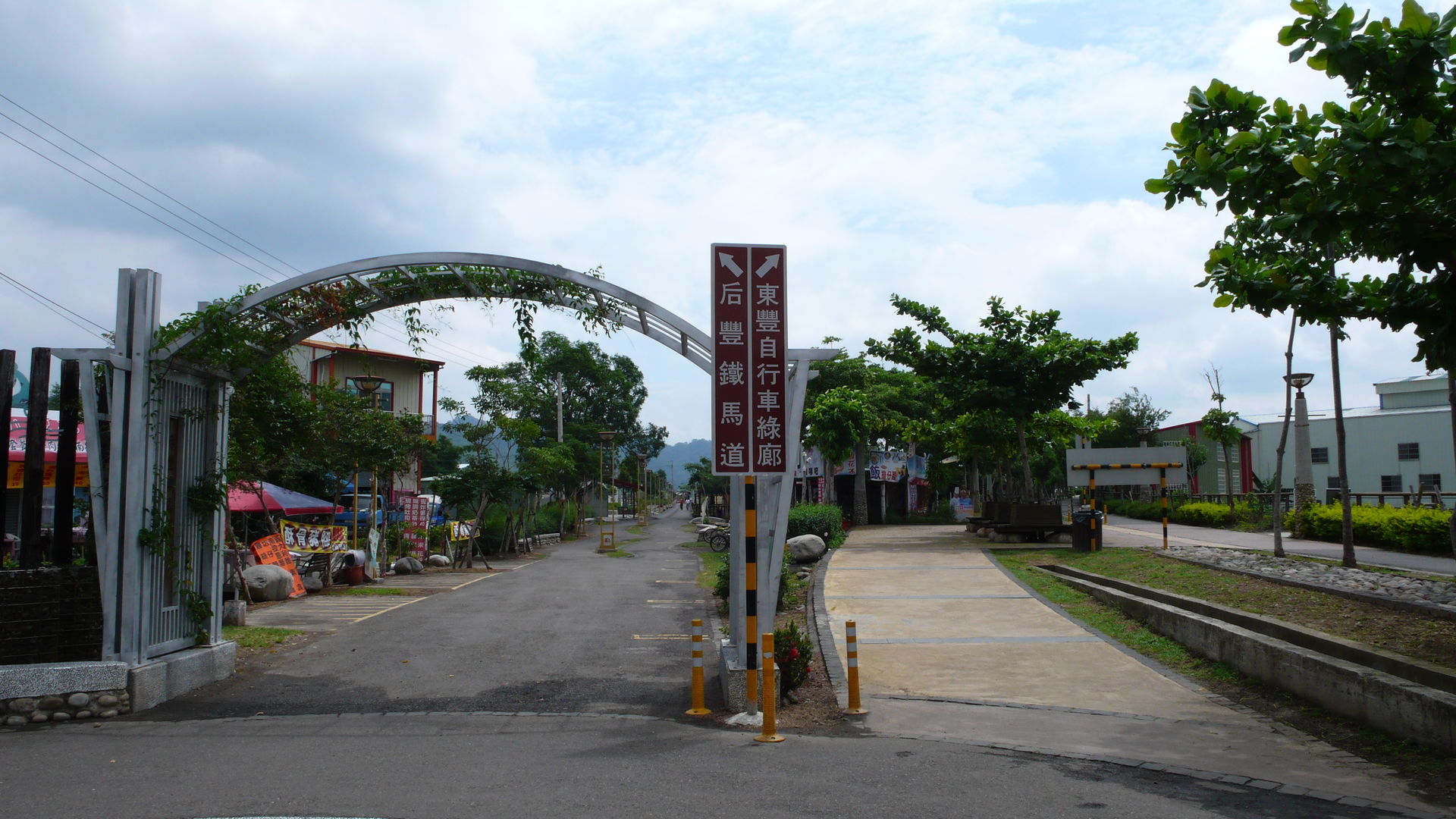 The entrance of Dong-Fong Bikeway and How-Li Bikeway in Taichun…