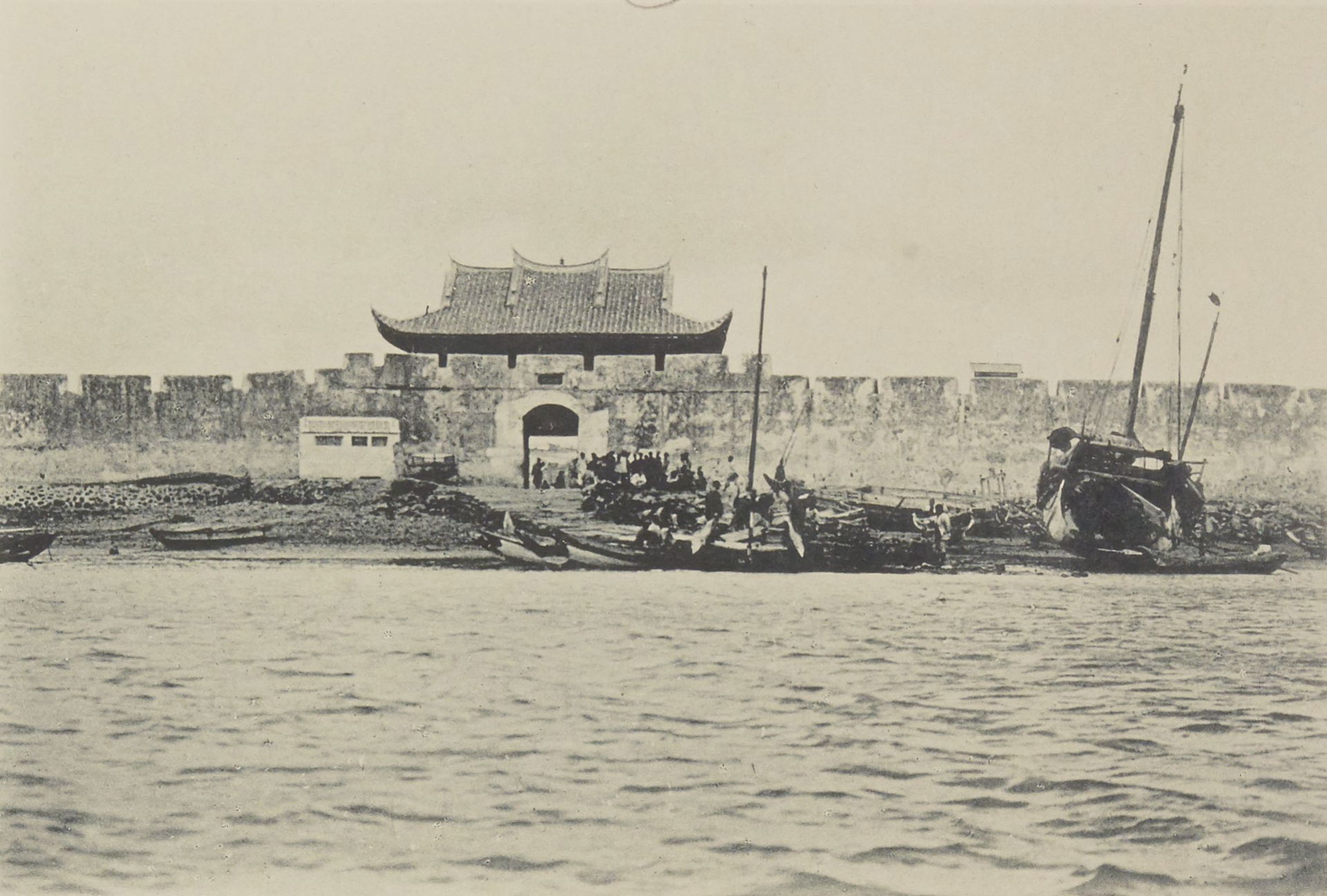 The port of Magong, previously known as "Makung", during the Ja…
