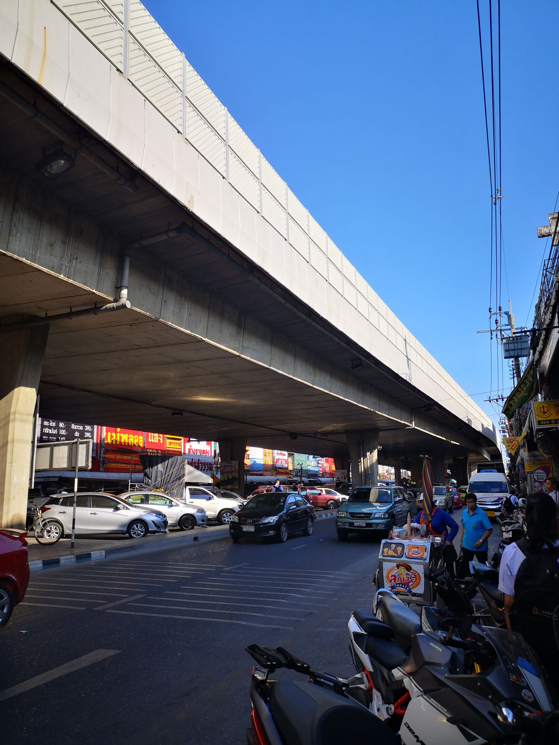 Pak Kret (Below Rama IV bridge)