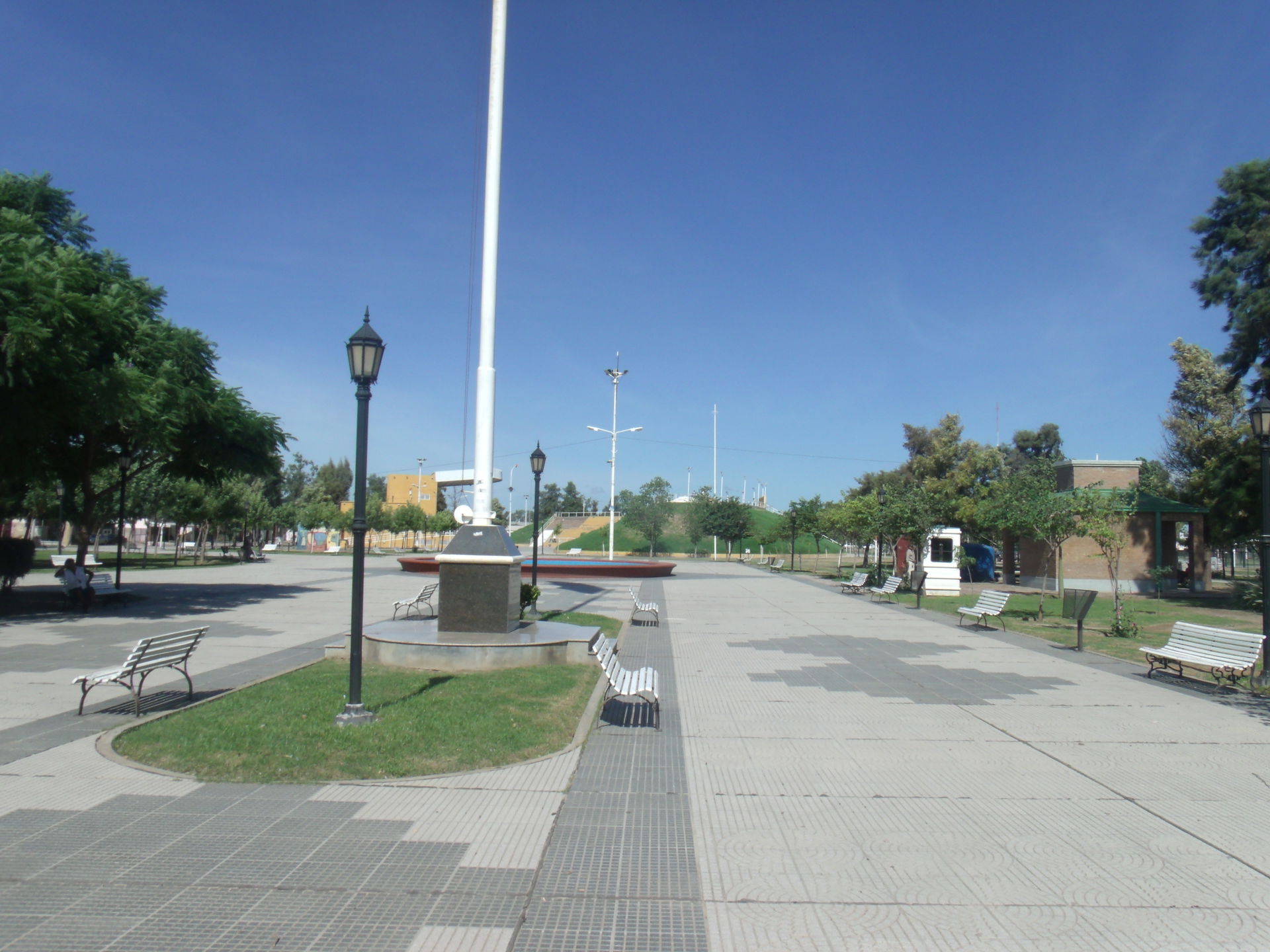 Parque Paseo del Sol hacia el Anfiteatro, en la zona de las vía…