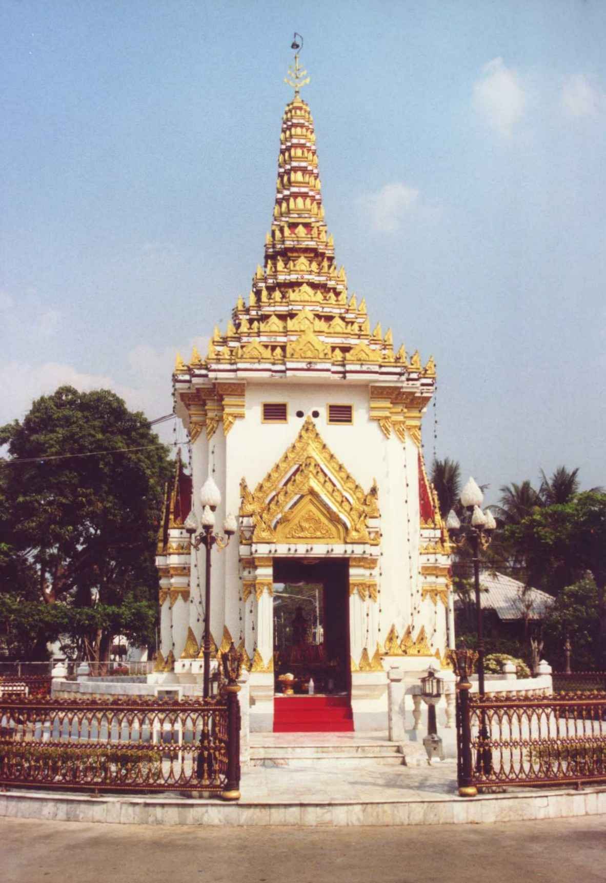 City Pillar shrine (Lak Mueang) of Ratchaburi, Thailand
Photo t…