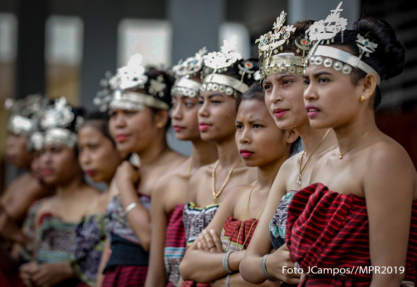 Frauen in traditioneller Kleidung in Suai