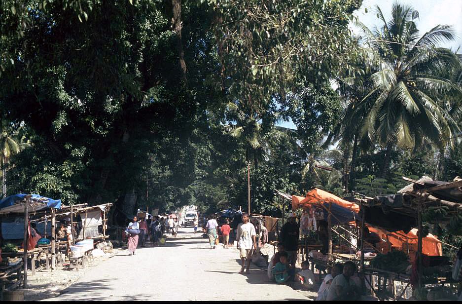 Marktstraße in Viqueque