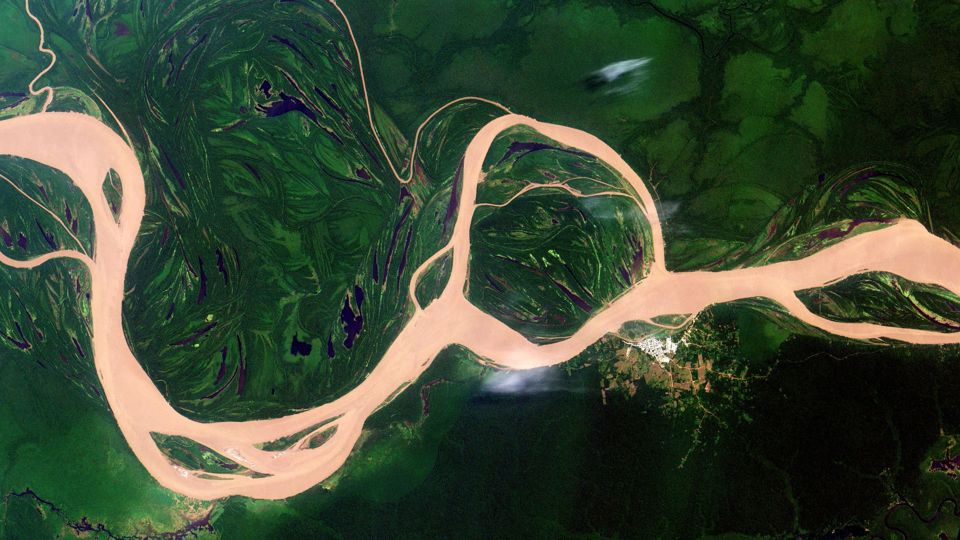 Rio Solimões em frente à sede de Fonte Boa, Amazonas, ontem. O …