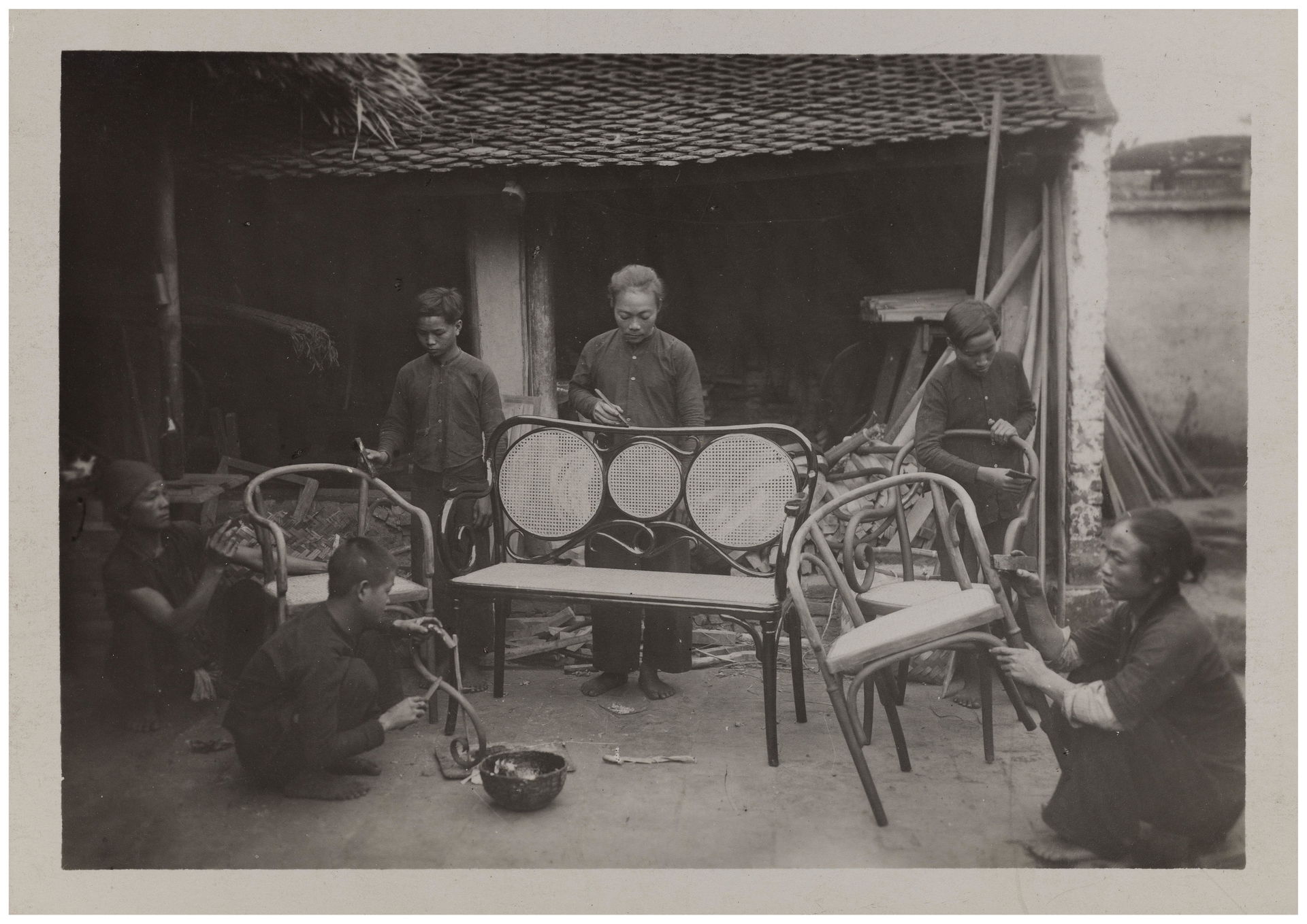 Tonkin, province de Bac Ninh, Trang Liet : fabrication de chais…