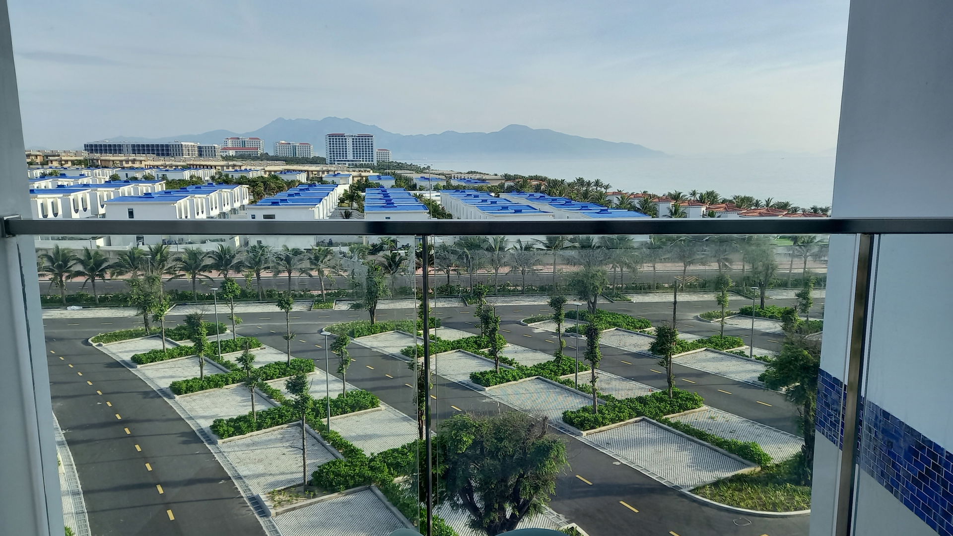 Hình miêu tả biển Cam Ranh