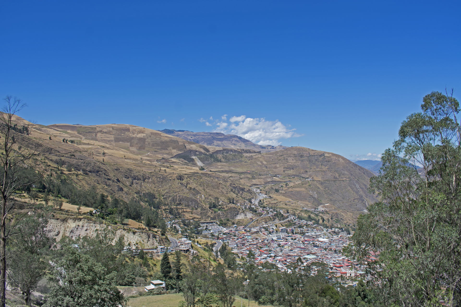 Panorama of the city from E35 at the northeast, Alausí, Chimbor…