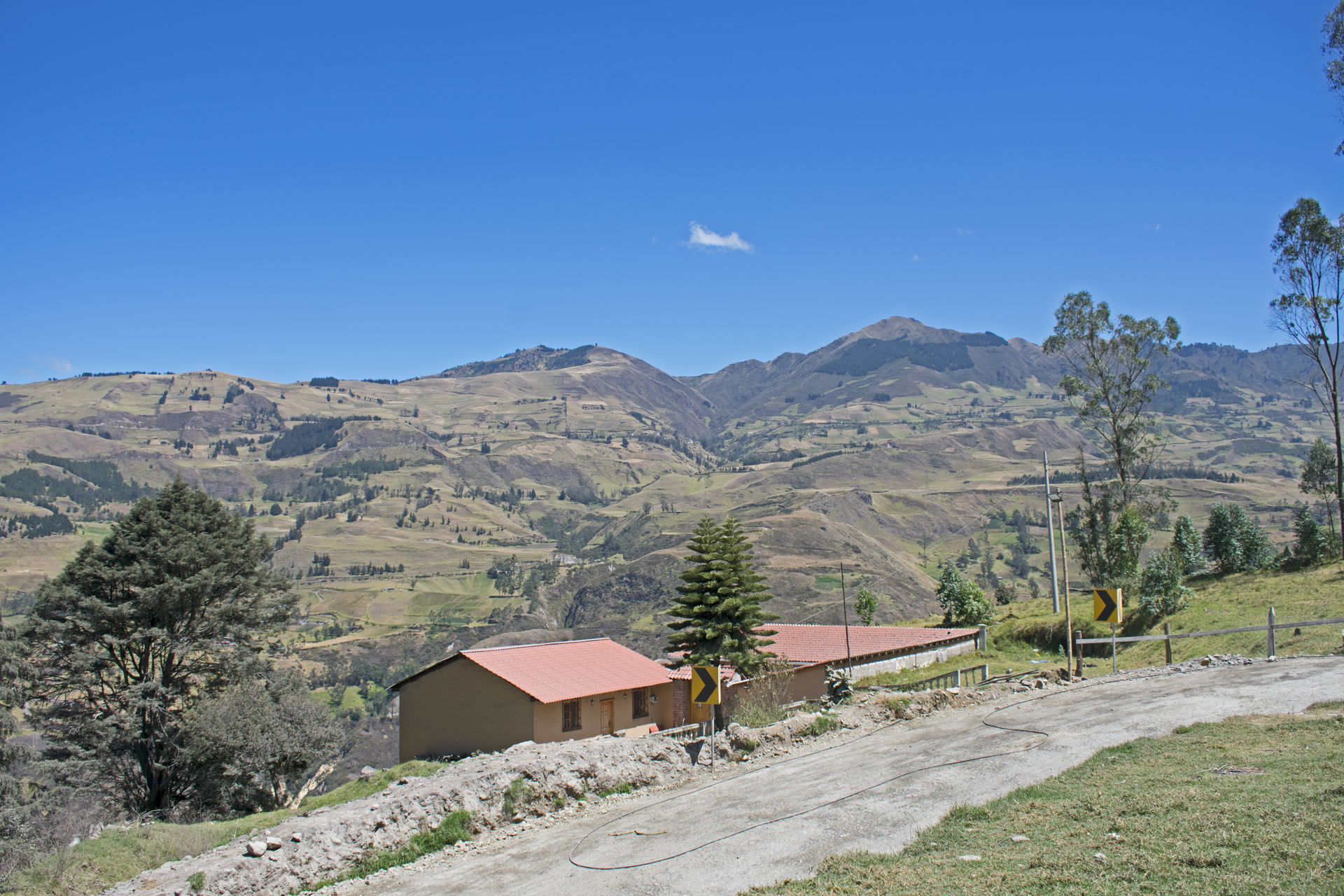 Temporary shortcut of E35 seen from the top, Alausí, Chimborazo…