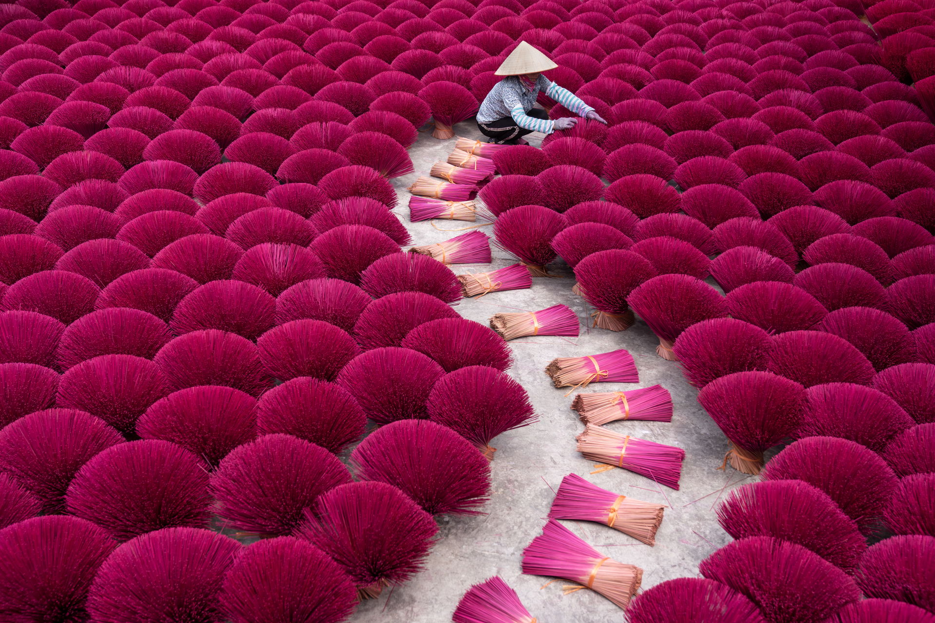 Incense plays an important role in Vietnamese life. It is consi…