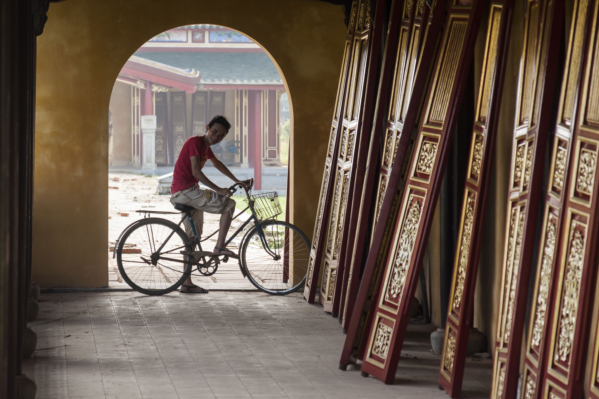 Huế, Vietnam: Wooden doors in the Imperial palace in Hue‎, Viet…