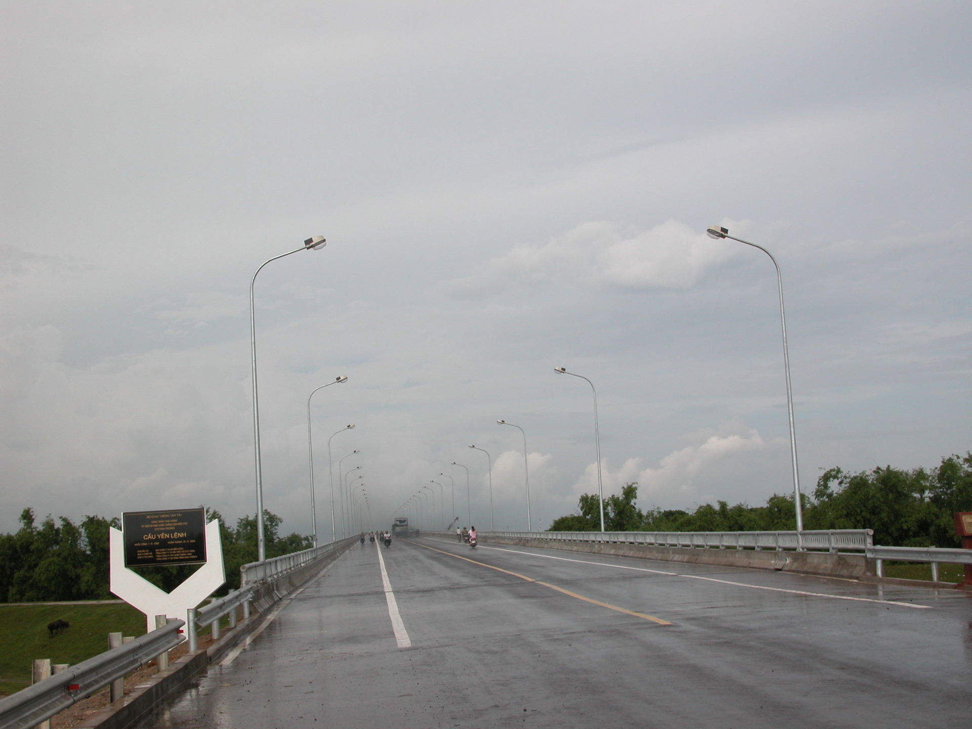 Yên Lệnh bridge over Red River, connecting Ha Nam Province and …