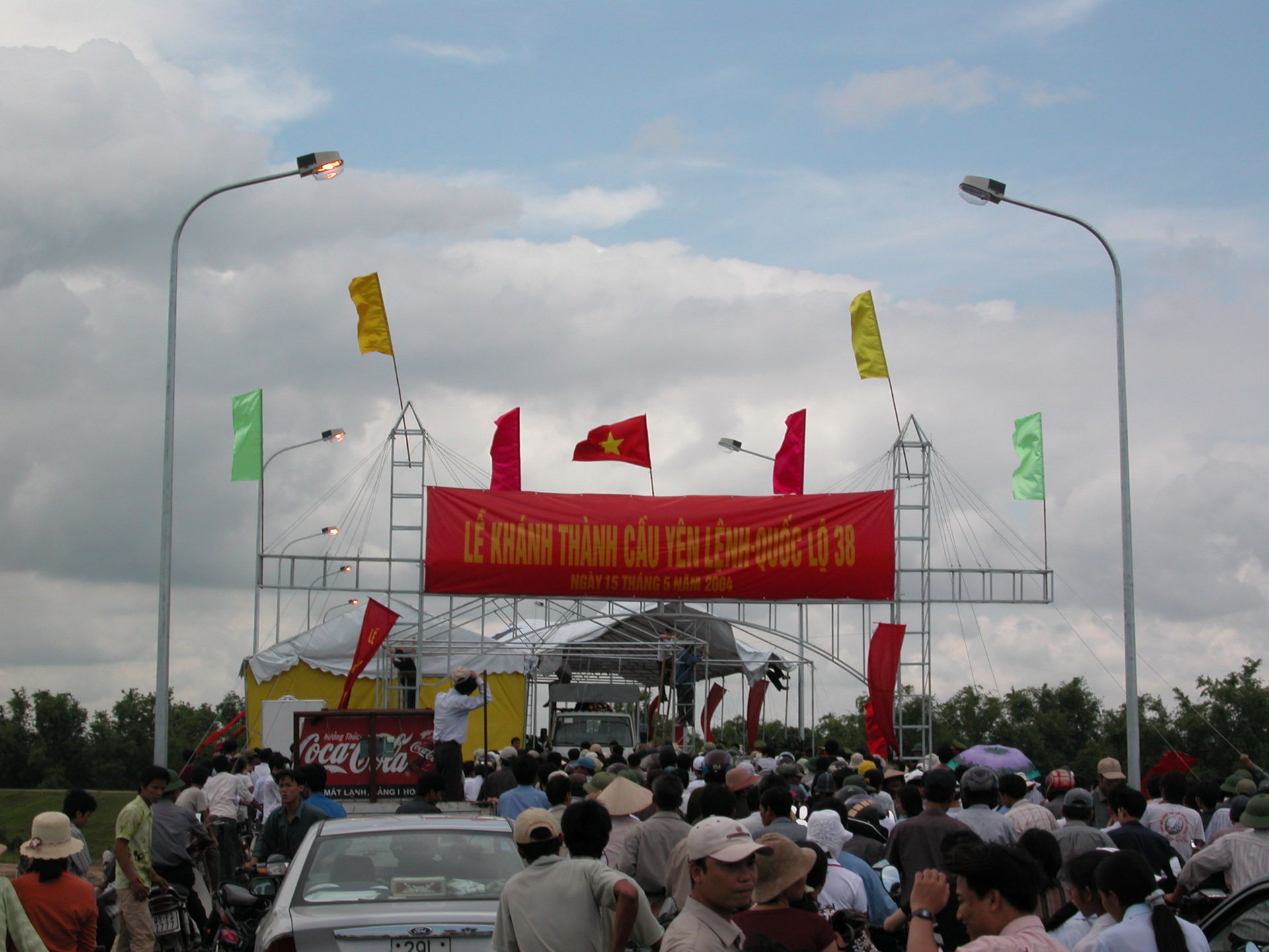 Inauguration of Yen Lenh bridge on May 15th, 2004.