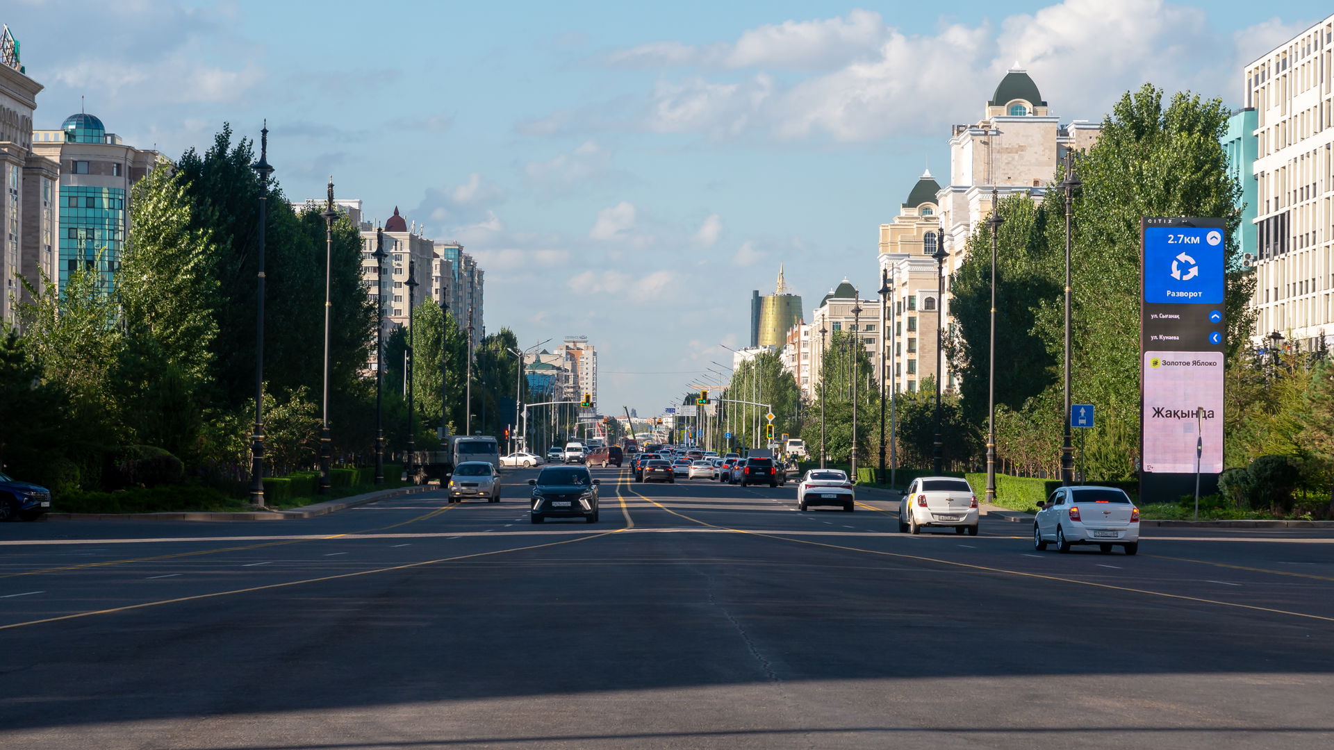 View north of Mangilik El Avenue in Astana