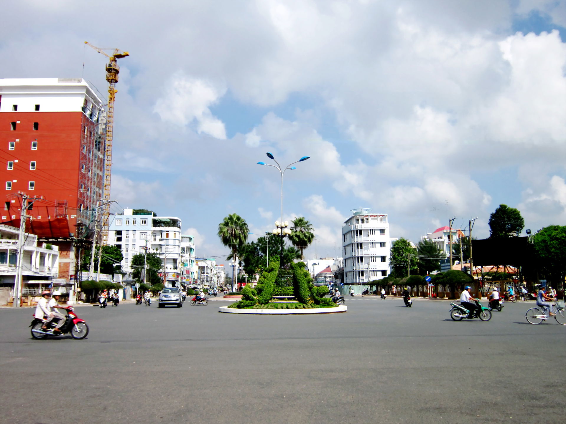Vòng xoay trung tâm thành phố Long Xuyên, tỉnh An Giang, Việt N…
