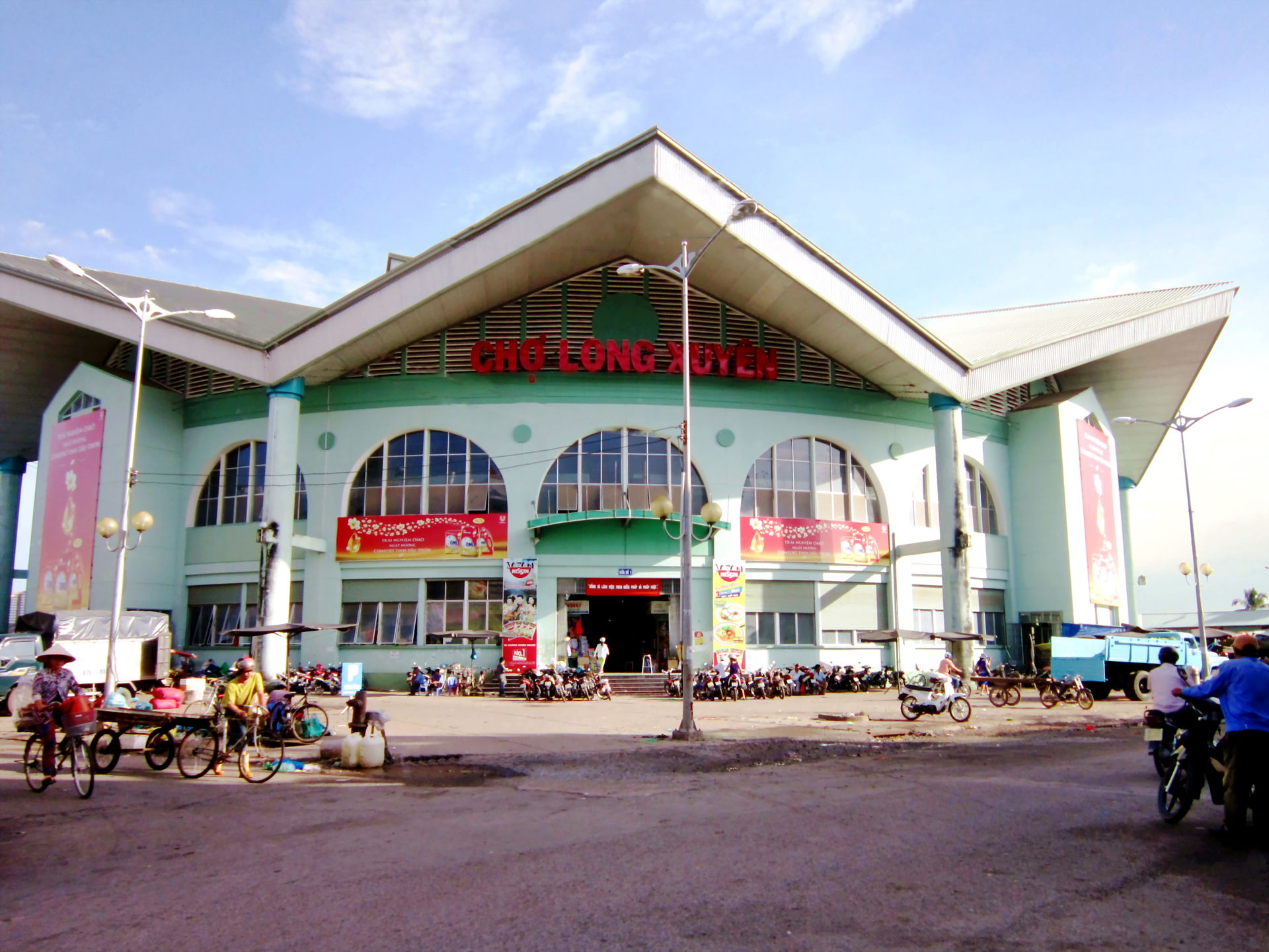 Chợ thành phố Long Xuyên, tỉnh An Giang, Việt Nam.