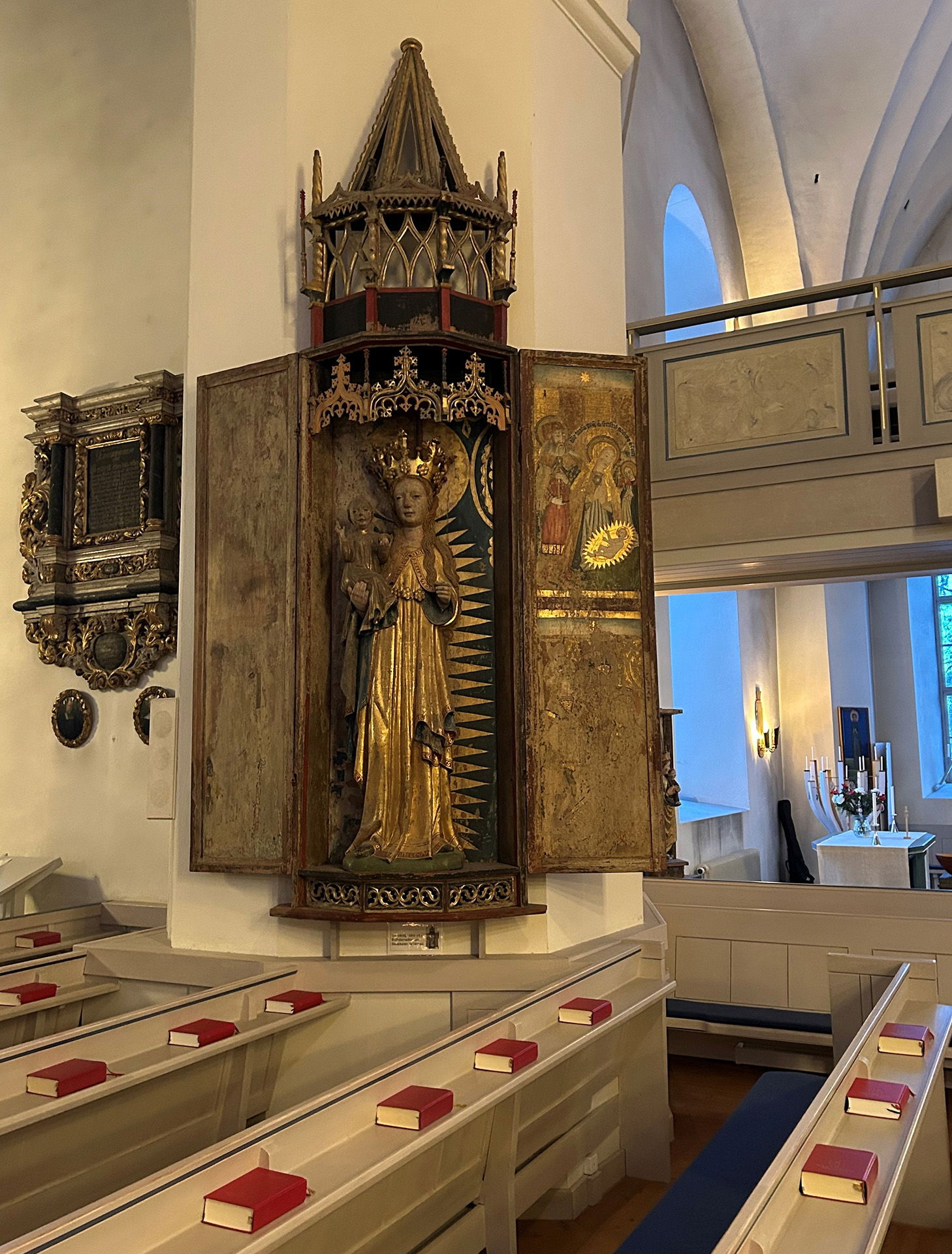 Madonnan - altarskåp i Bollnäs kyrka