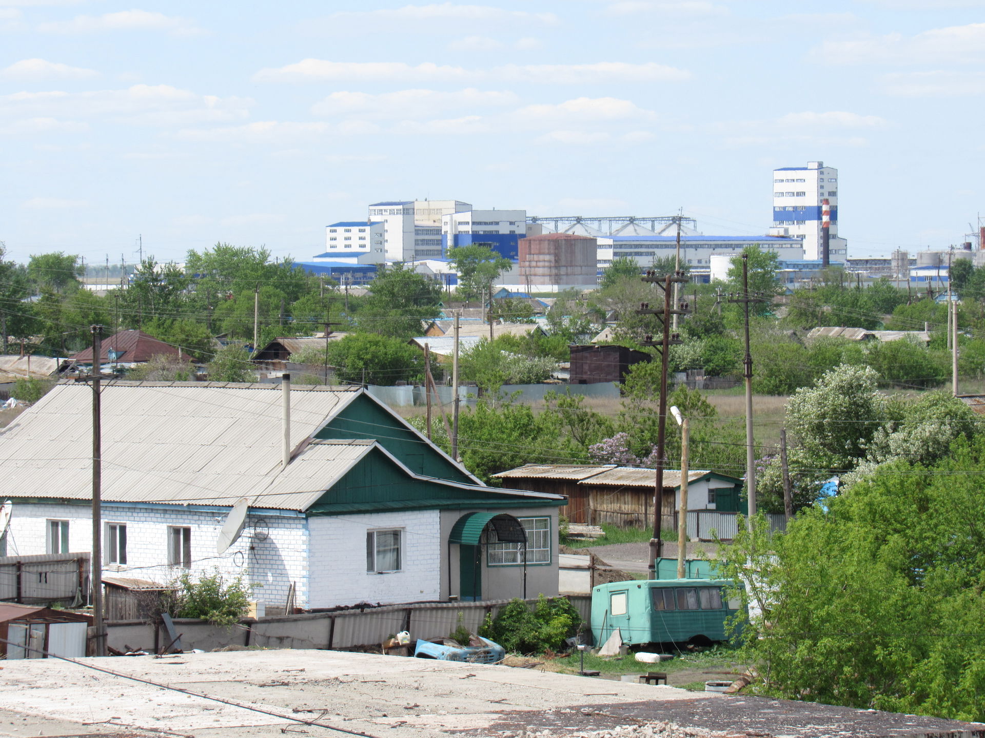 Вид на Тайыншу на фоне "Биохима"