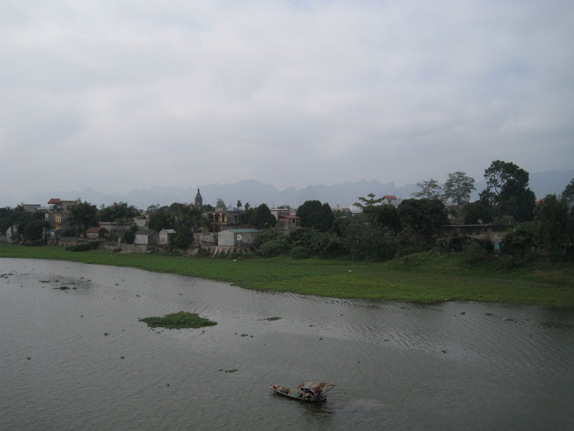 Phủ Lý City alongside Đáy River.